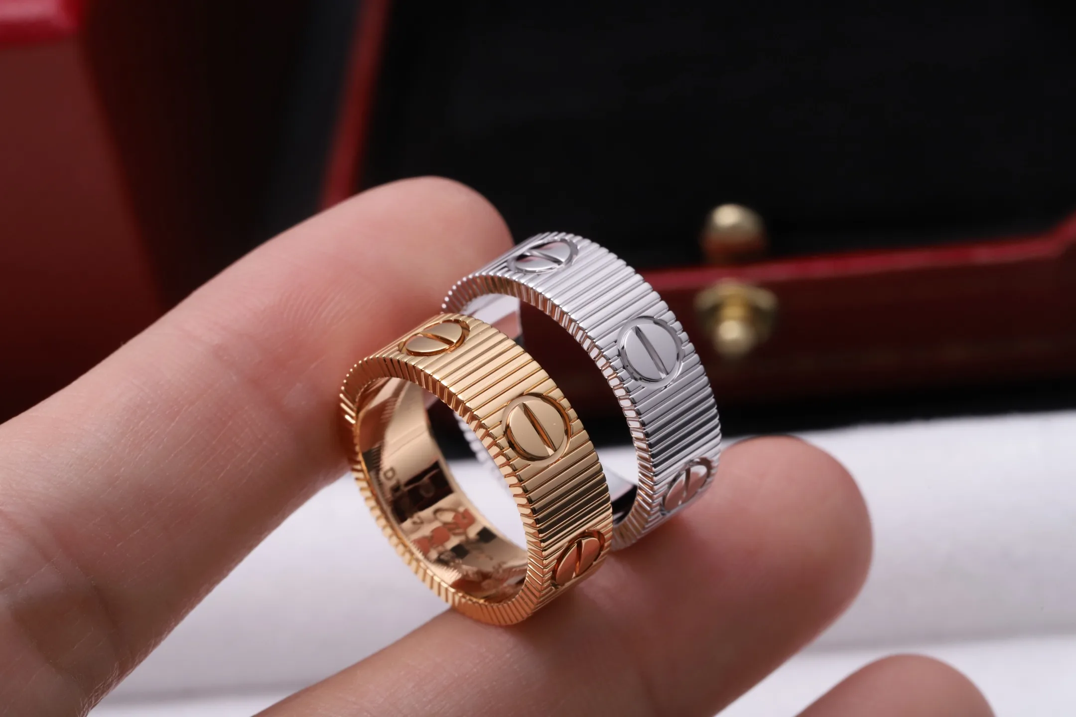 Love Screw Motif Ribbed Ring (Gold-Plated Brass) D18517074 — view 5