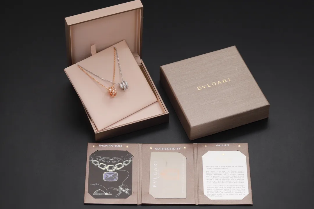Serpenti Viper Diamond Pendant Necklace D16016962 — view 2