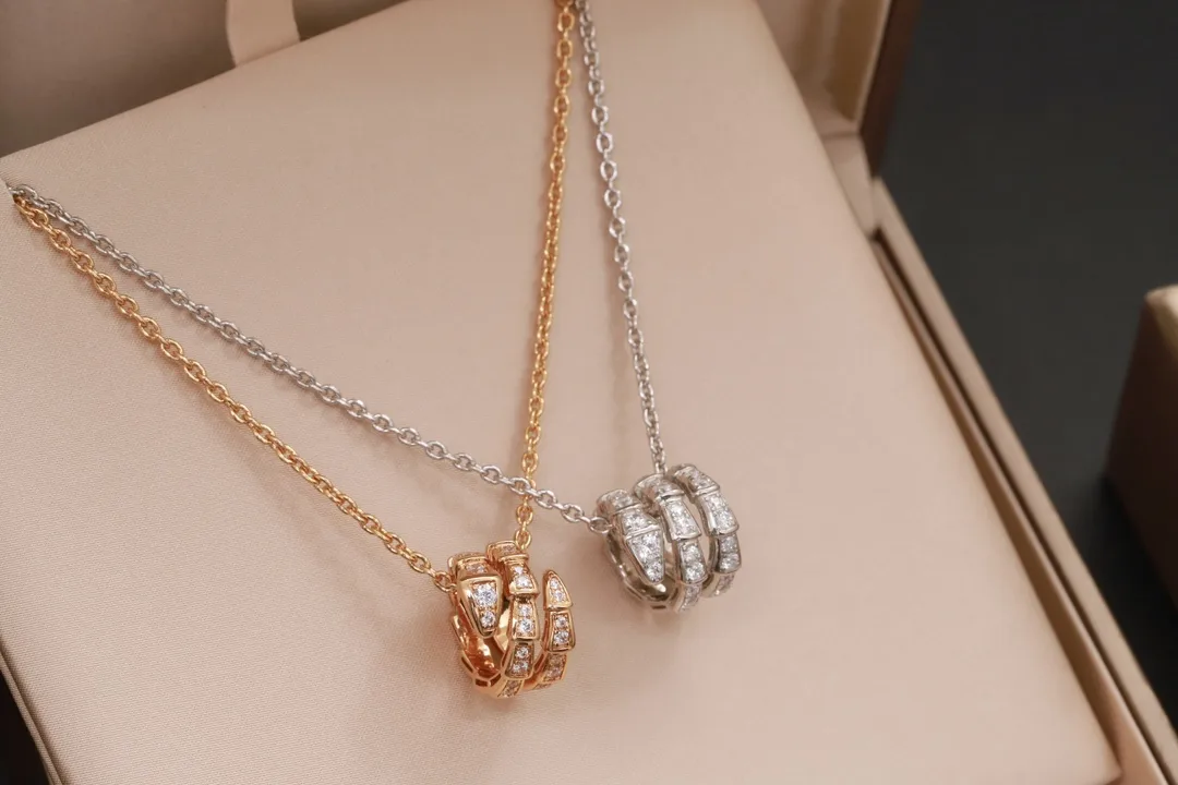 Serpenti Viper Diamond Pendant Necklace D16016962 — view 3