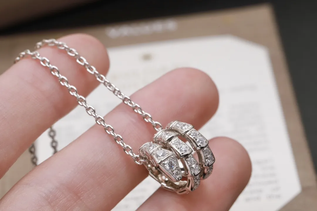 Serpenti Viper Diamond Pendant Necklace D16016962 — view 4