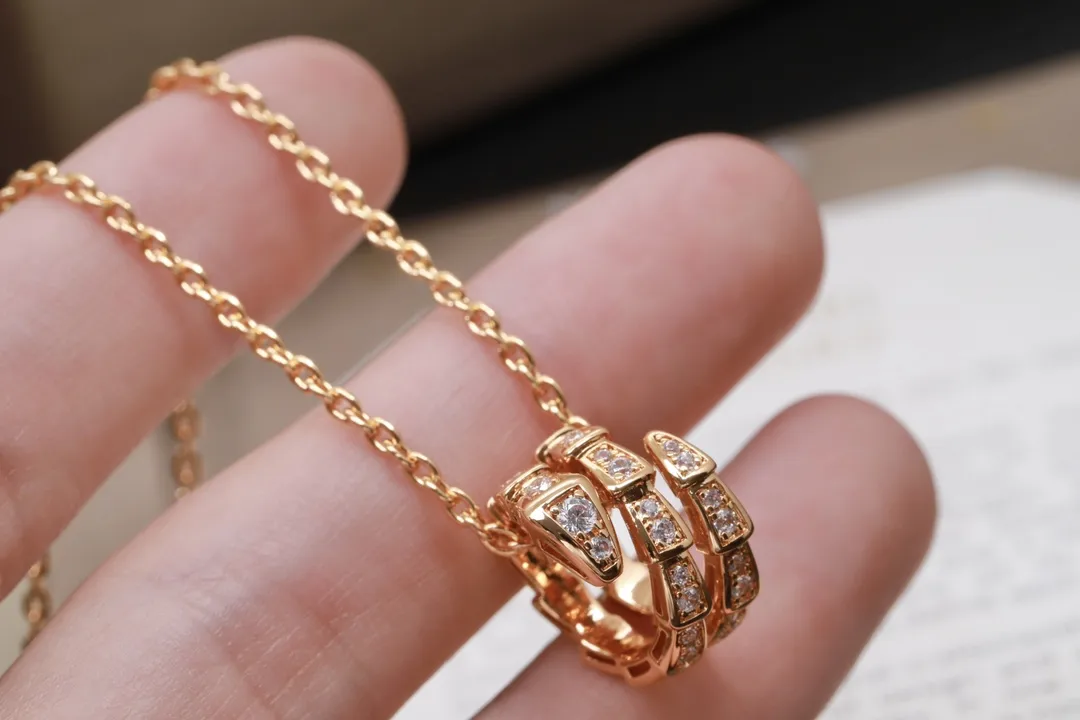 Serpenti Viper Diamond Pendant Necklace D16016962 — view 5