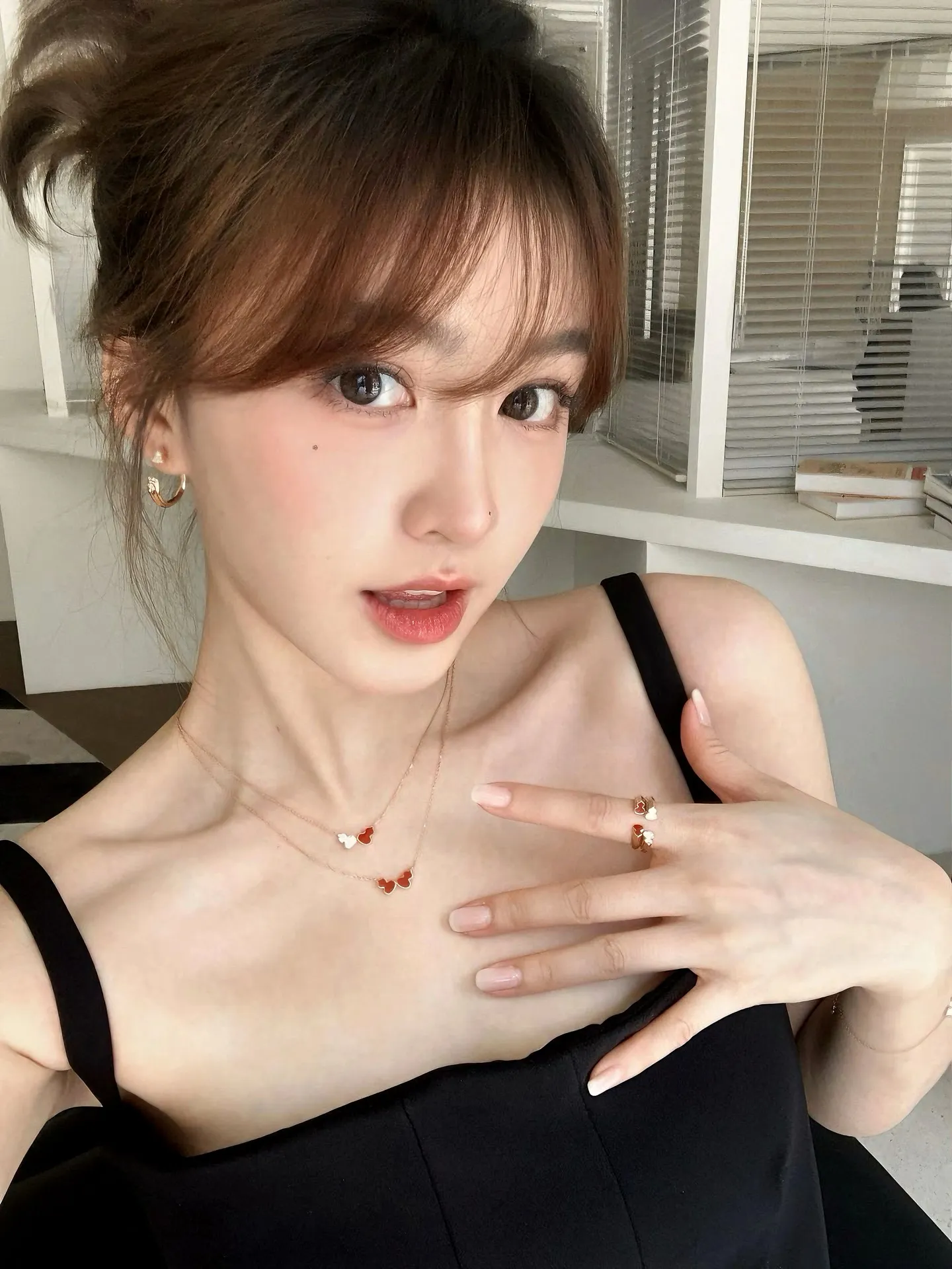 Double Wulu Pendant Necklace (Gold-Plated Brass) D15017049 — view 8