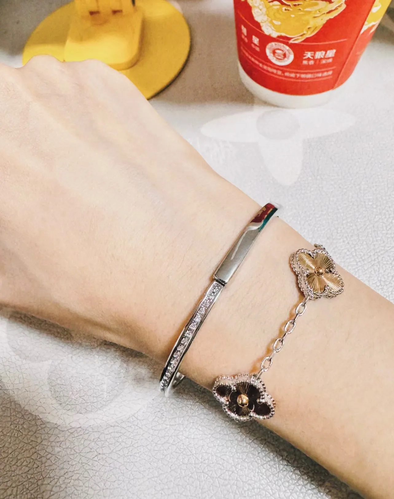 Guilloché Five-Motif Clover Bracelet (Sterling Silver) D30016647 — view 8