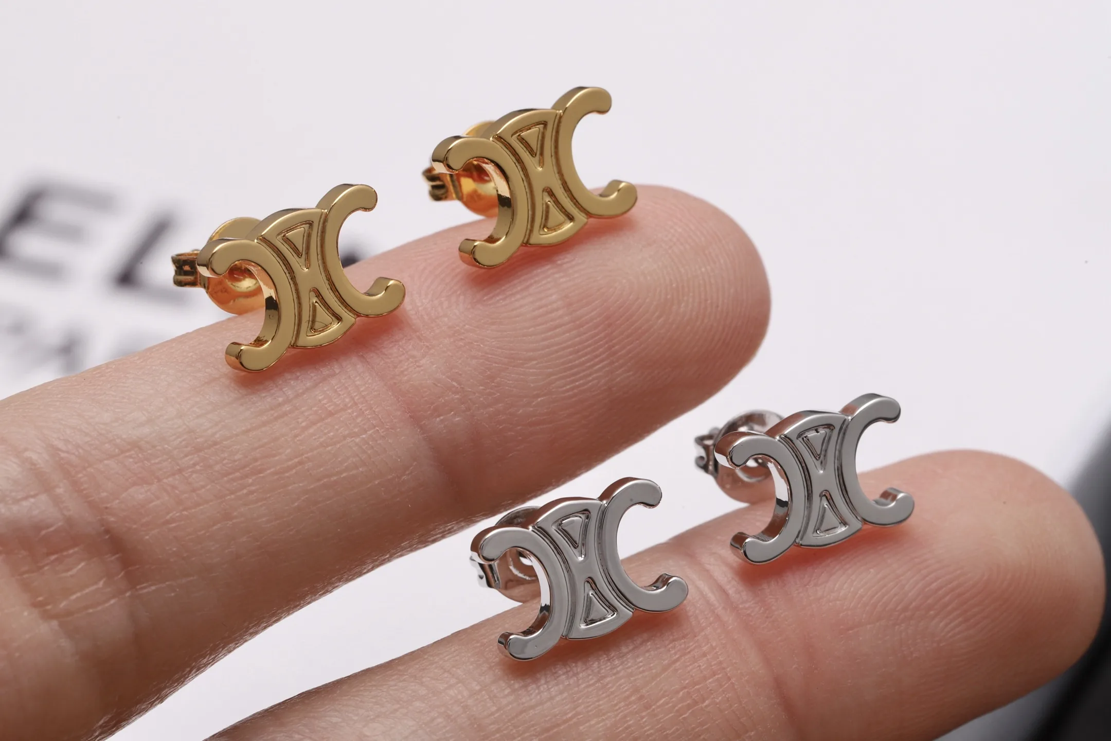 Maillon Triomphe Stud Earrings D13517084 — view 6