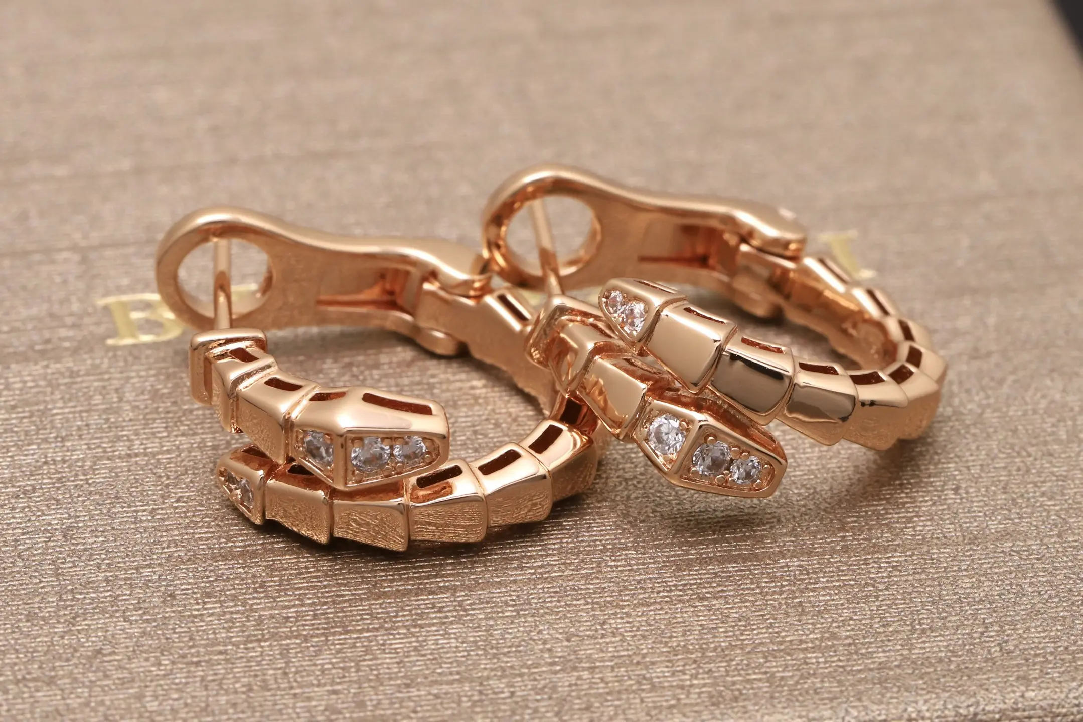 Serpenti Viper Hoop Earrings (Gold-Plated Brass) D14517402 — view 3
