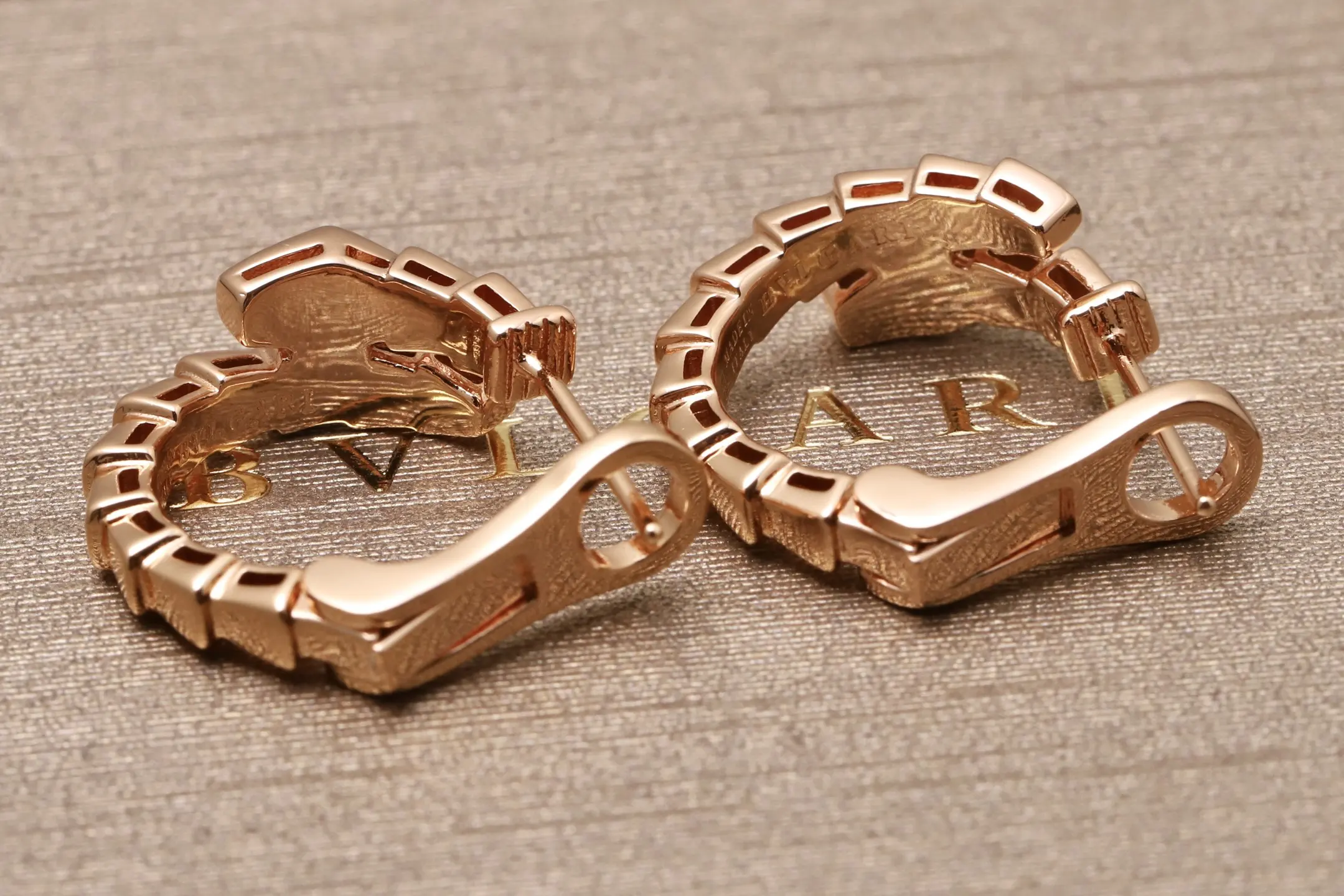 Serpenti Viper Hoop Earrings (Gold-Plated Brass) D14517402 — view 4