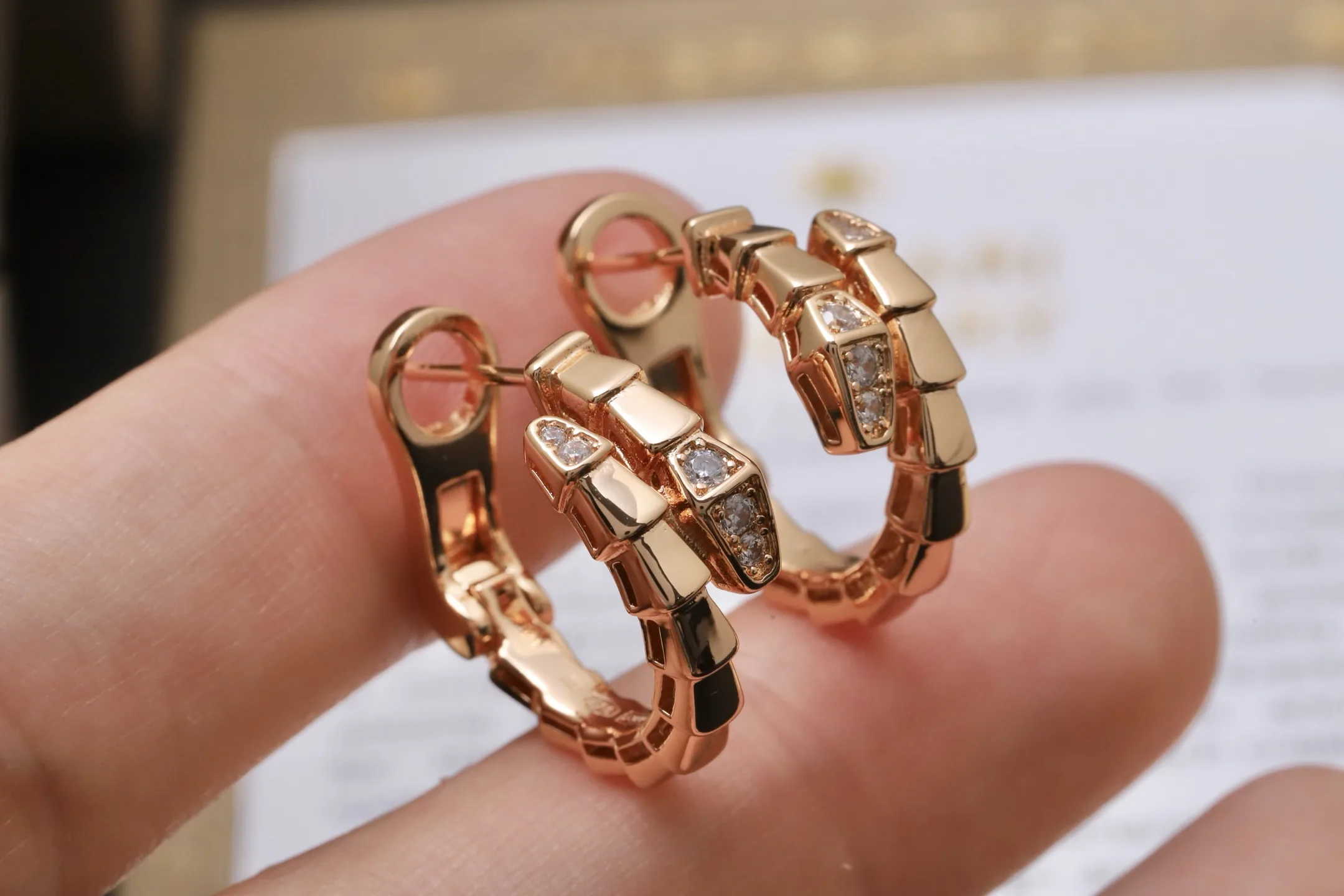 Serpenti Viper Hoop Earrings (Gold-Plated Brass) D14517402 — view 5