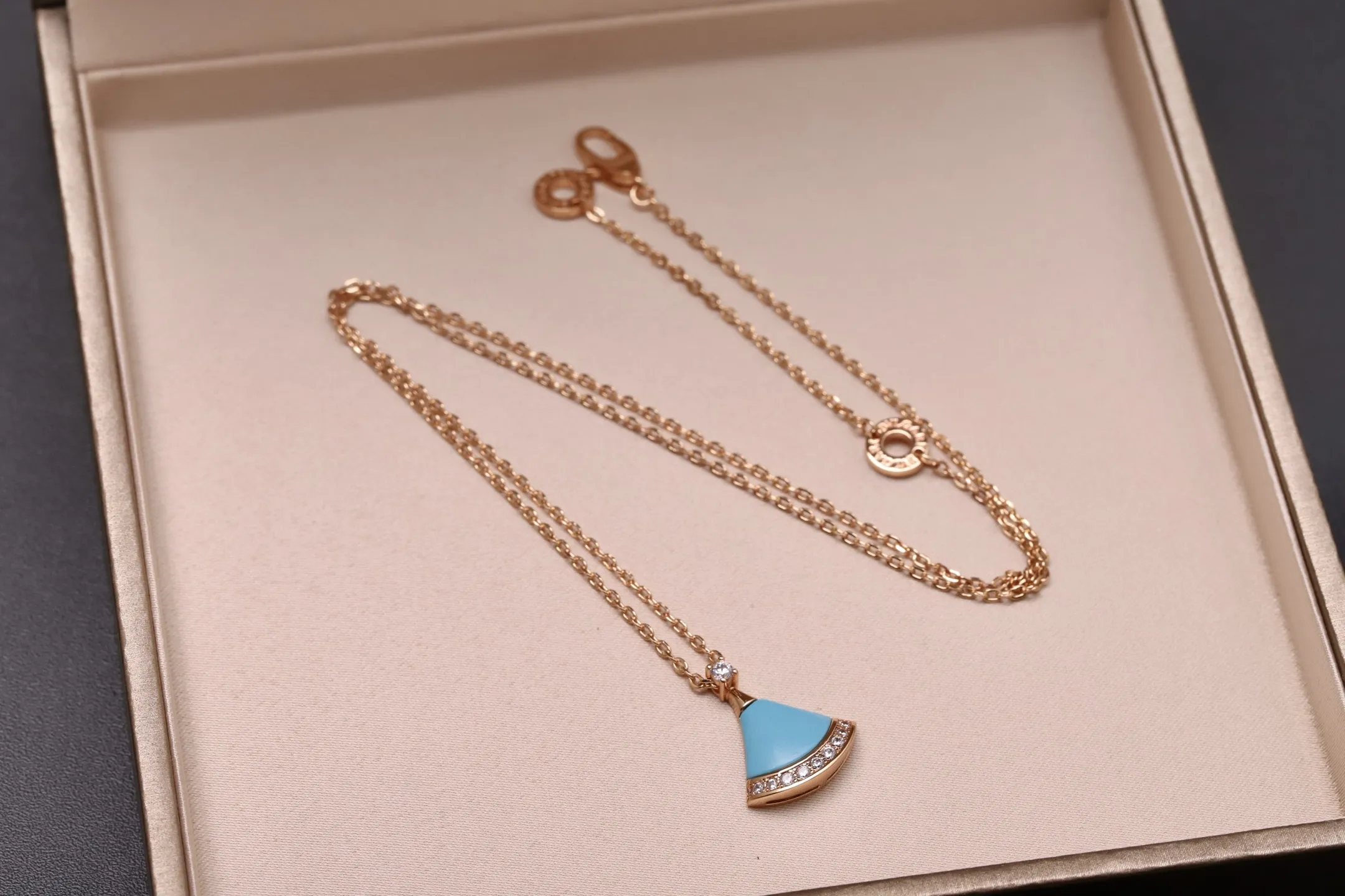 Divas' Dream Turquoise and Diamond Pendant Necklace D13017370 — view 6