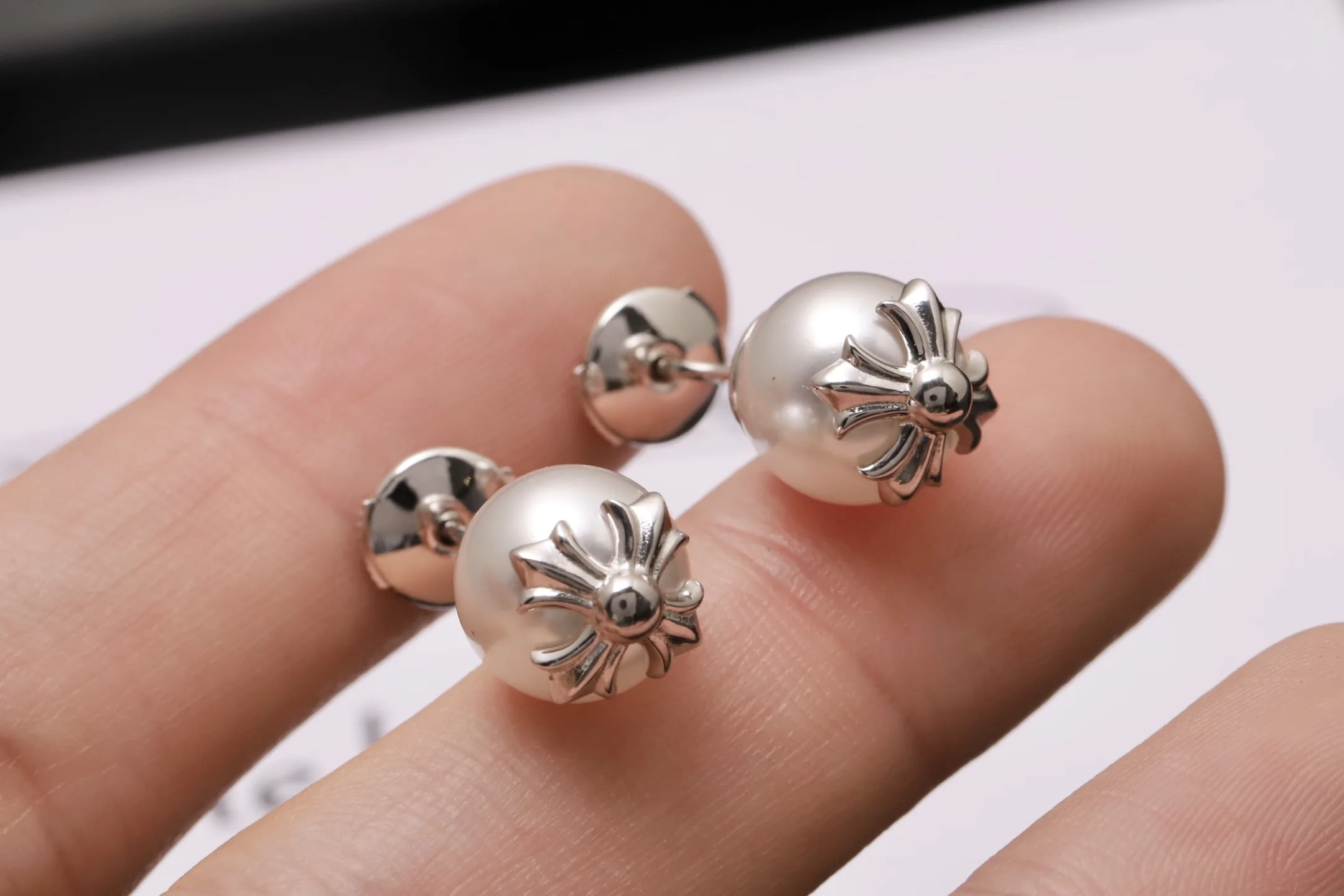 Chrome Hearts x Mikimoto Pearl Cross Stud Earrings D15017395 — view 4
