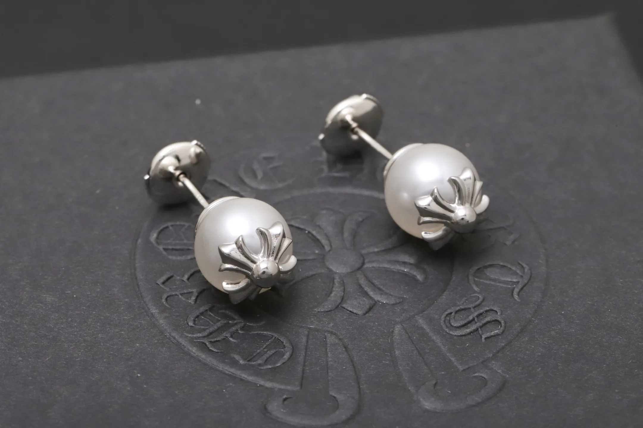 Chrome Hearts x Mikimoto Pearl Cross Stud Earrings D15017395 — view 7