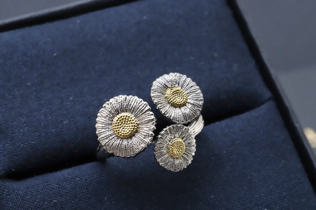 Buccellati Blossoms Daisy Three-Flower Ring D32516857 — view 5
