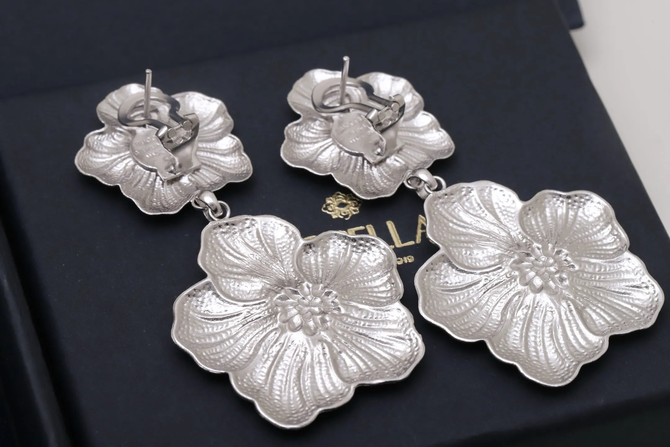 Gardenia Diamond Drop Earrings D148016825 — view 6
