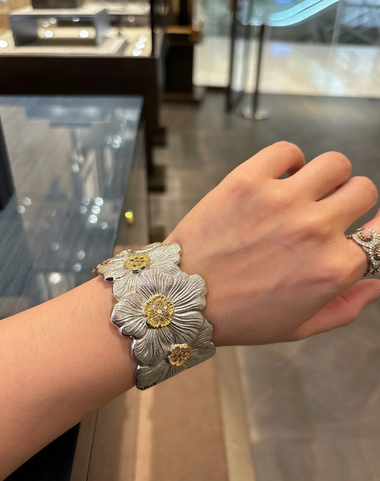 Gardenia Sterling Silver Cuff Bracelet D338016544 — view 10