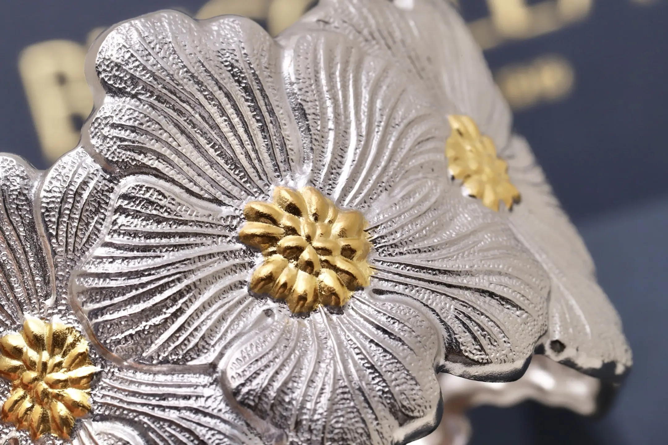 Blossoms Engraved Wide Cuff Bangle D338016543 — view 5