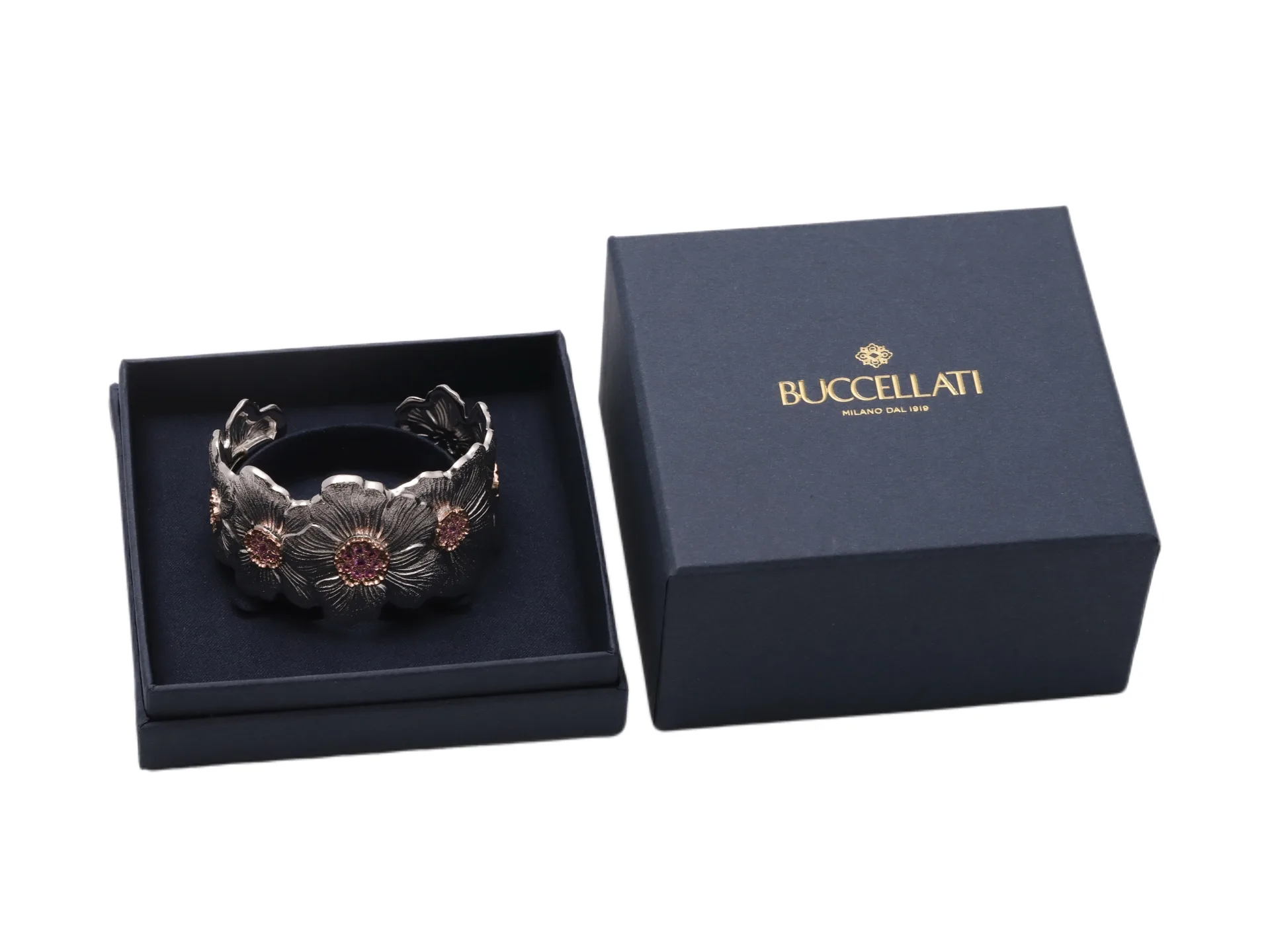 Buccellati Gardenia Wide Cuff Bracelet (Sterling Silver) D338016545 — view 2