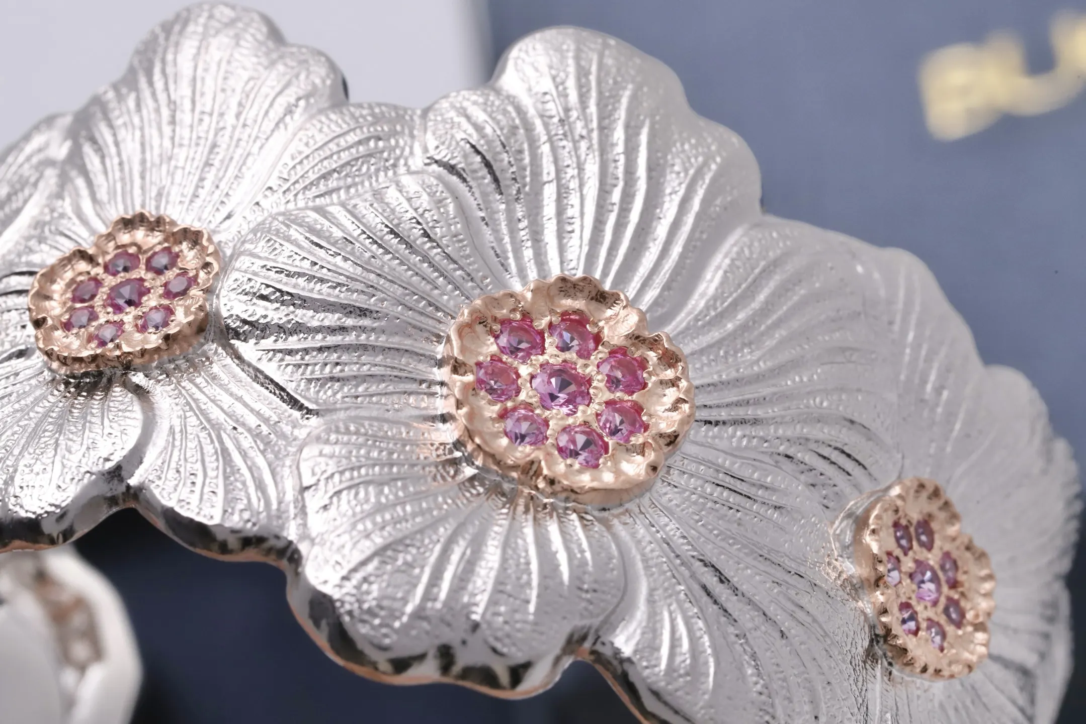 Buccellati Gardenia Wide Cuff Bracelet (Sterling Silver) D338016545 — view 4