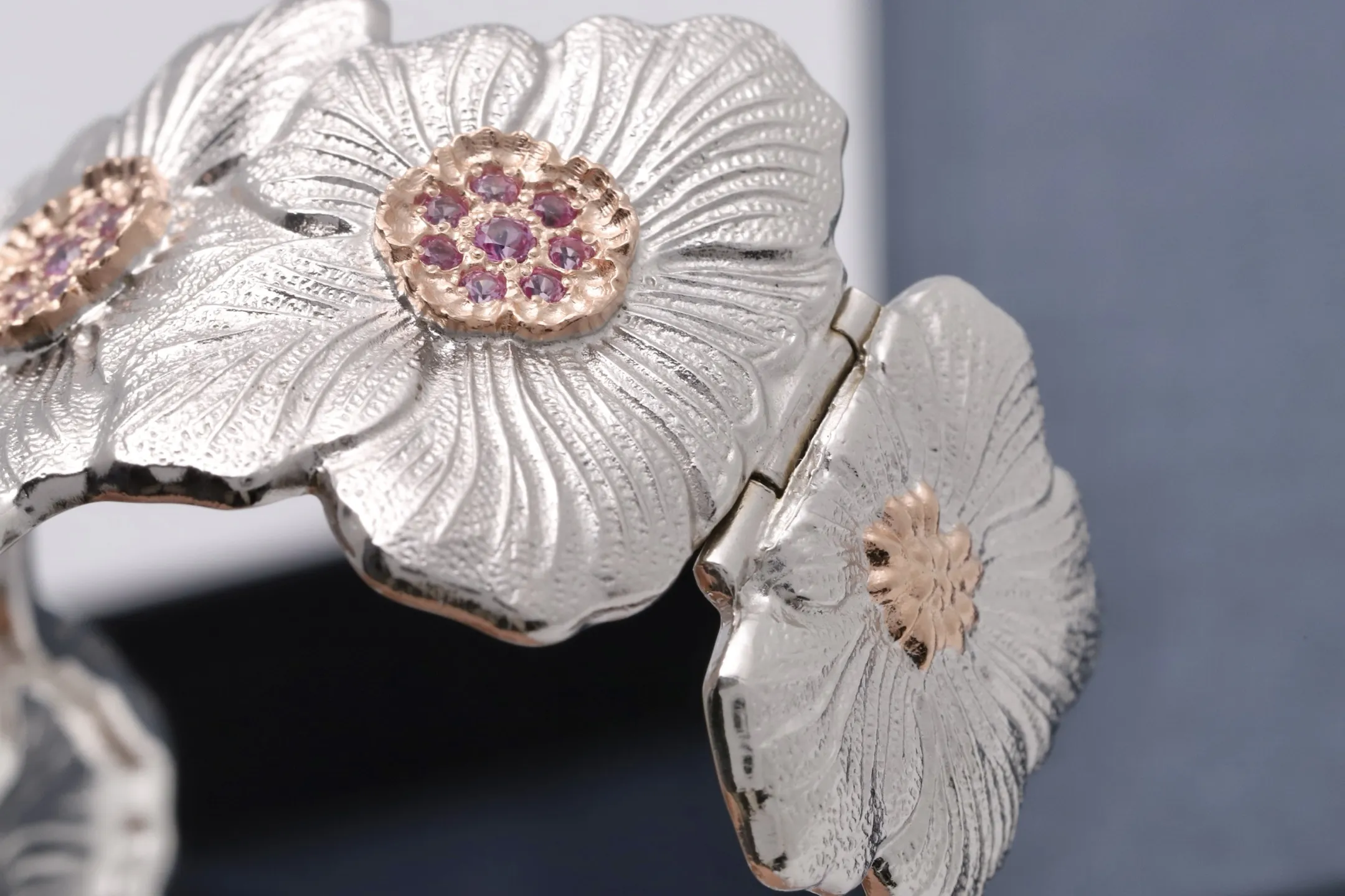 Buccellati Gardenia Wide Cuff Bracelet (Sterling Silver) D338016545 — view 6