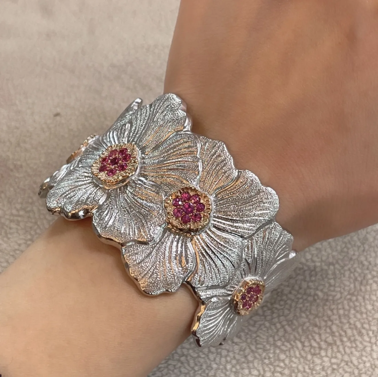 Buccellati Gardenia Wide Cuff Bracelet (Sterling Silver) D338016545 — view 11