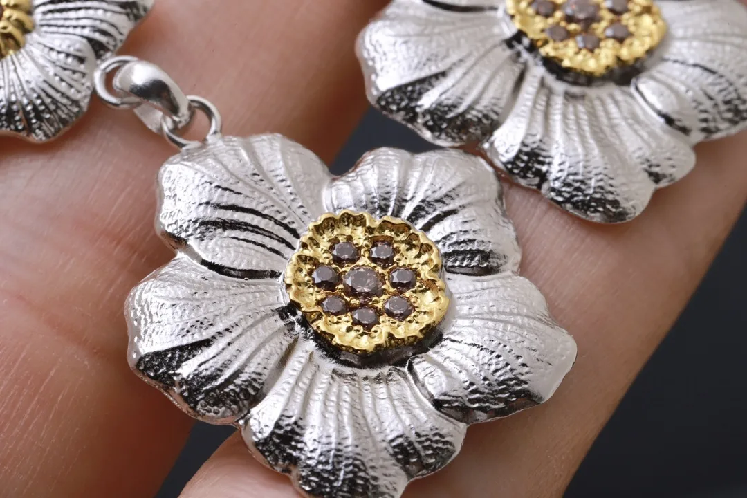 Gardenia Flower Drop Earrings D79516831 — view 6