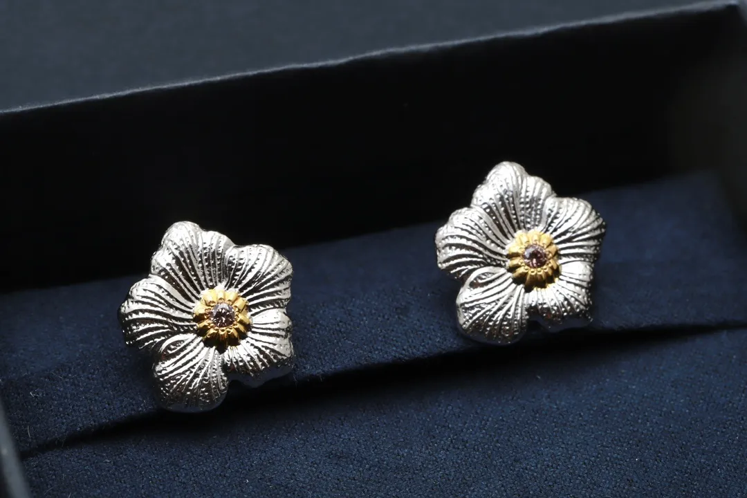 Gardenia Flower Stud Earrings with Brown Diamonds D34016835 — view 3