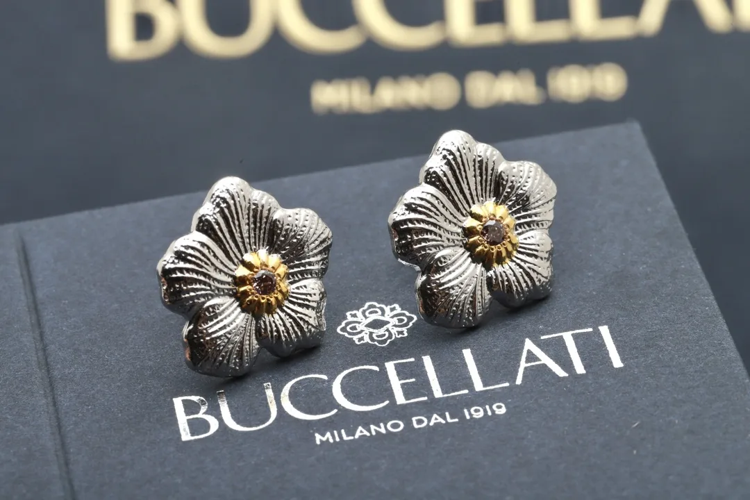 Gardenia Flower Stud Earrings with Brown Diamonds D34016835 — view 4