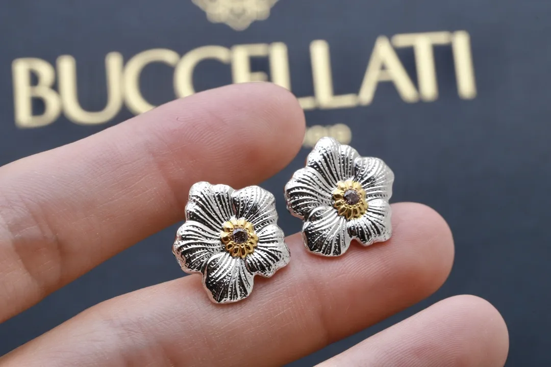 Gardenia Flower Stud Earrings with Brown Diamonds D34016835 — view 5