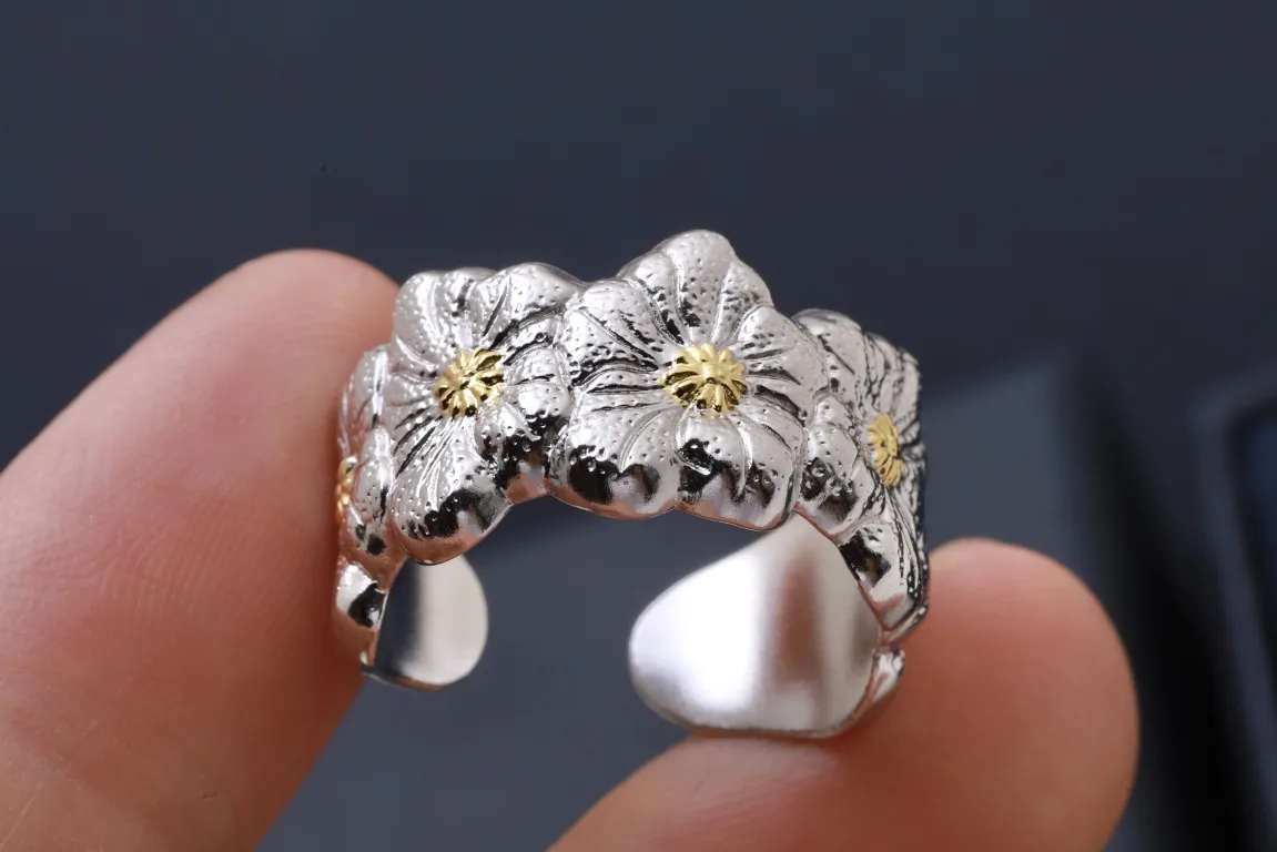 Gardenia Engraved Floral Band Ring D39016854 — view 5