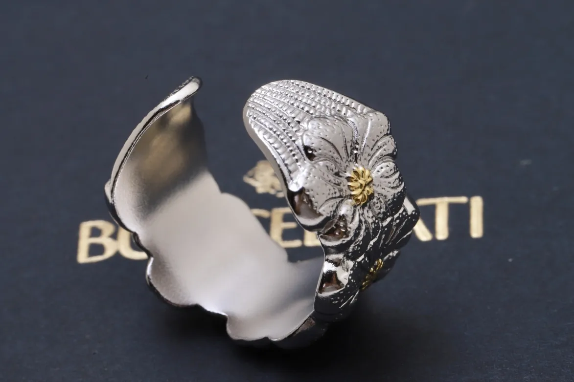 Gardenia Engraved Floral Band Ring D39016854 — view 6