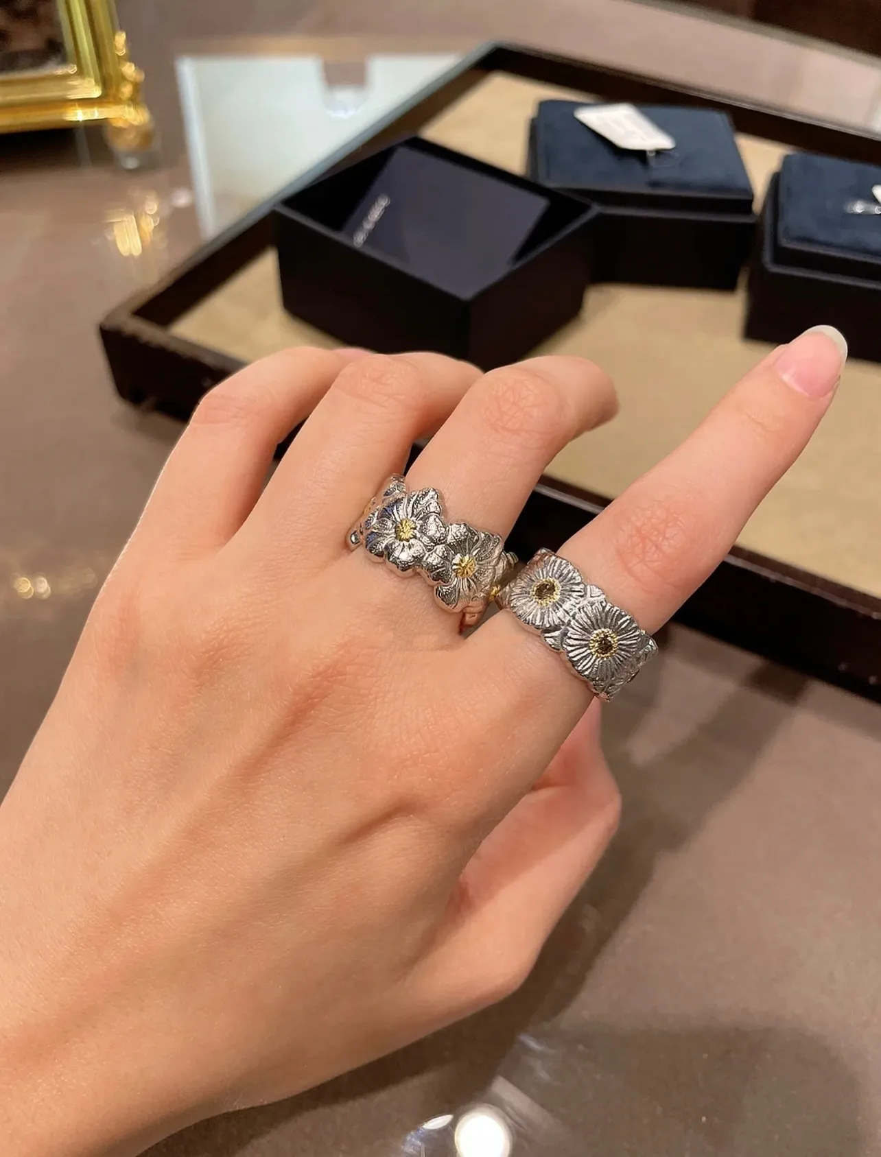 Gardenia Engraved Floral Band Ring D39016854 — view 9