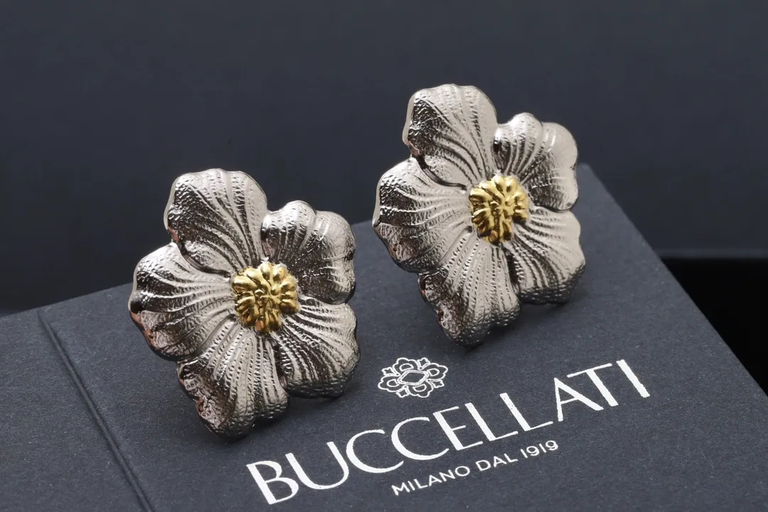 Blossoms Gardenia Flower Stud Earrings D54516842 — view 3