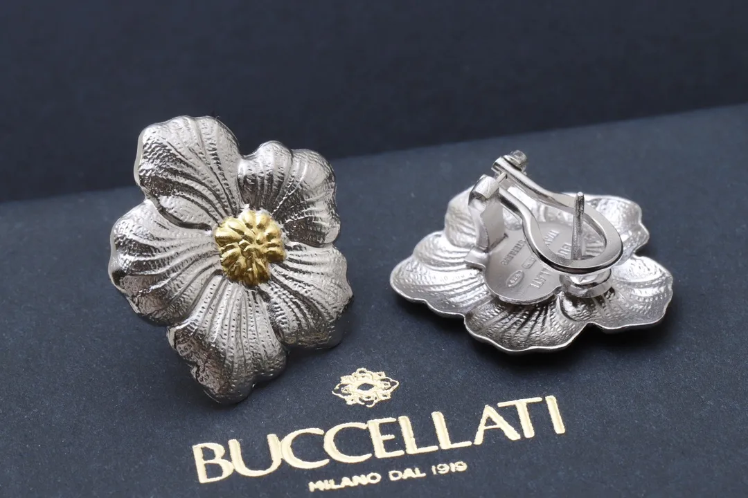 Blossoms Gardenia Flower Stud Earrings D54516842 — view 4