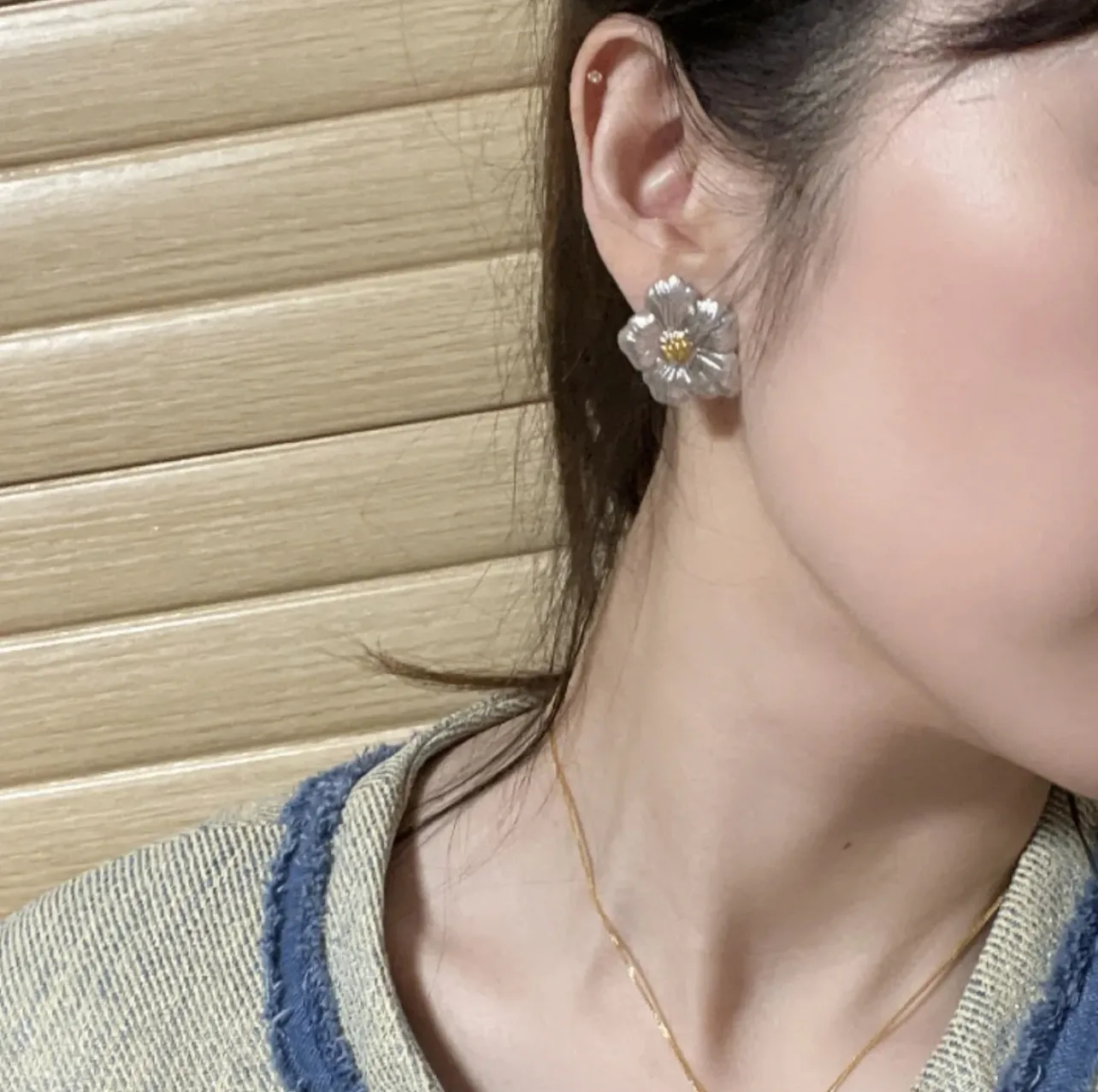 Blossoms Gardenia Flower Stud Earrings D54516842 — view 7