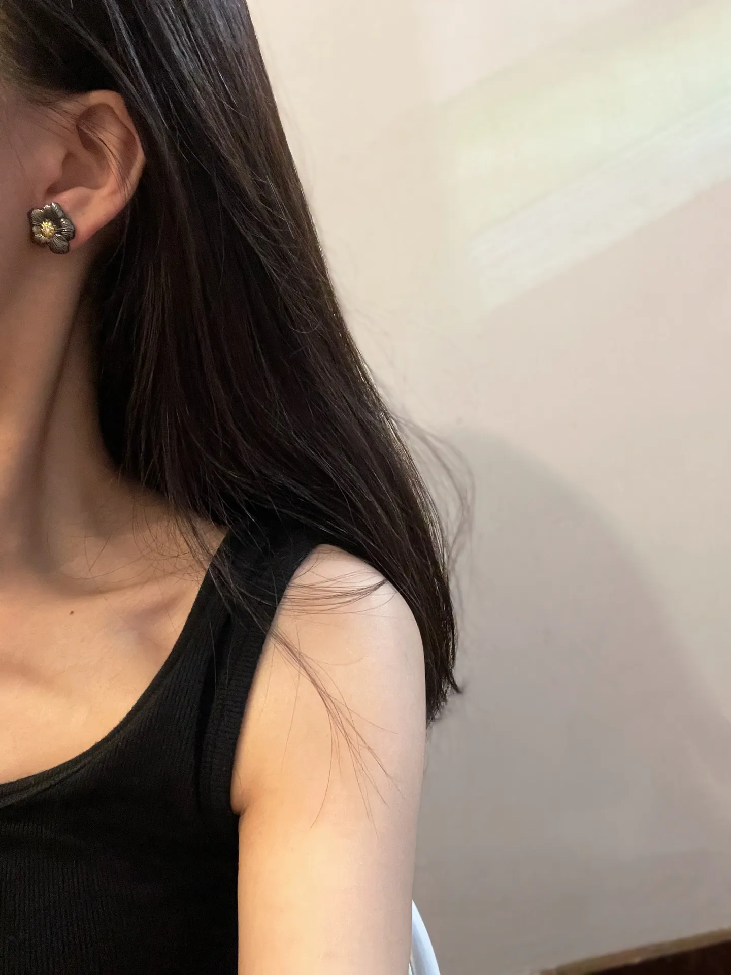 Gardenia Flower Stud Earrings in Blackened Silver D34016837 — view 8
