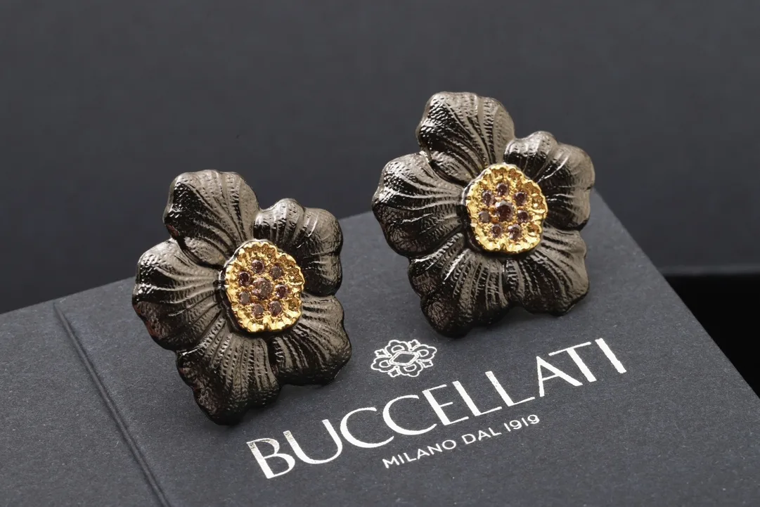 Buccellati Gardenia Flower Stud Earrings D54516843 — view 3