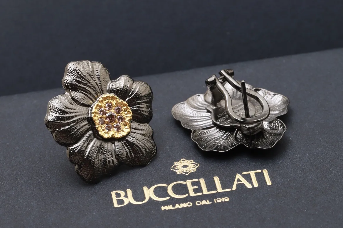 Buccellati Gardenia Flower Stud Earrings D54516843 — view 4