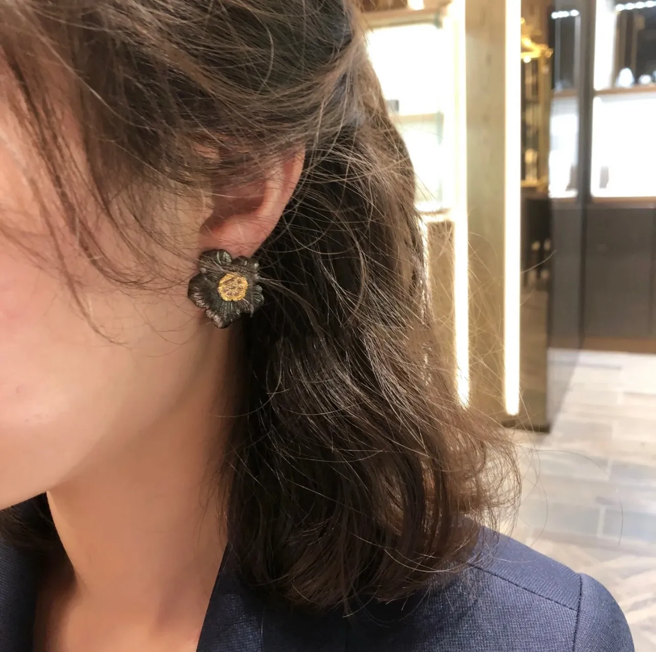 Buccellati Gardenia Flower Stud Earrings D54516843 — view 7