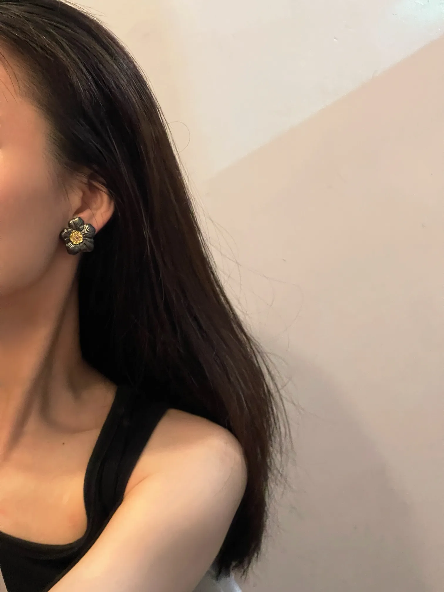 Buccellati Gardenia Flower Stud Earrings D54516843 — view 9