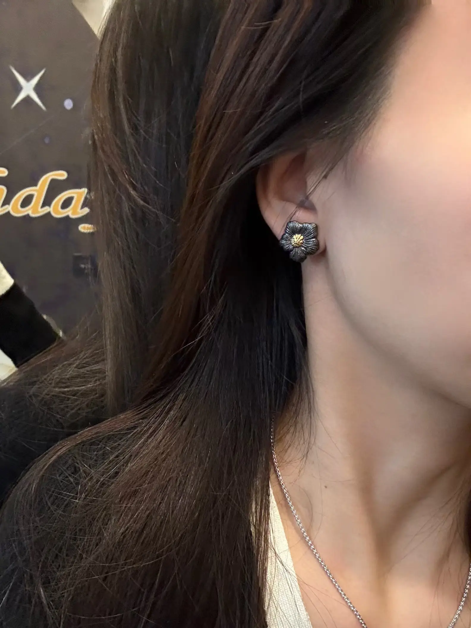Blossoms Gardenia Stud Earrings D34016838 — view 9