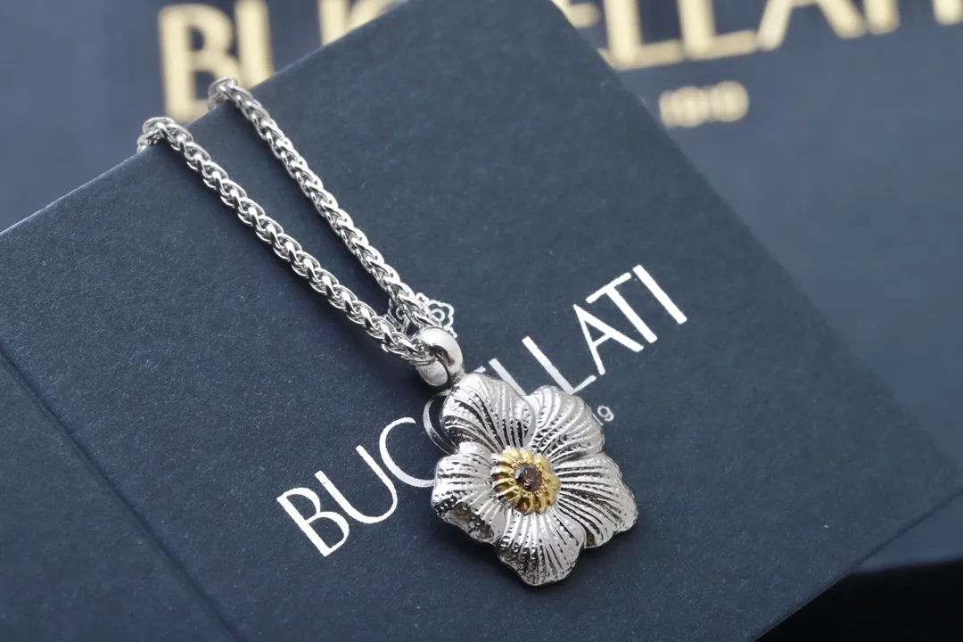 Buccellati Gardenia Diamond Pendant Necklace D53016814 — view 3
