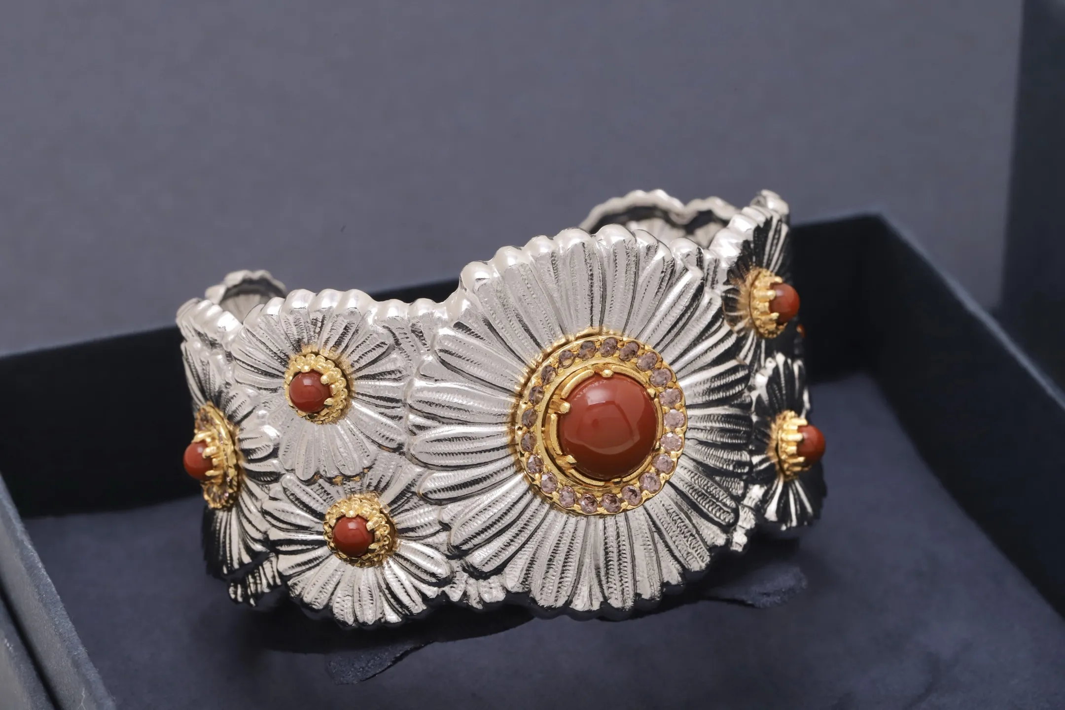Buccellati Daisy Ruby Wide Cuff Bangle D261017505 — view 4