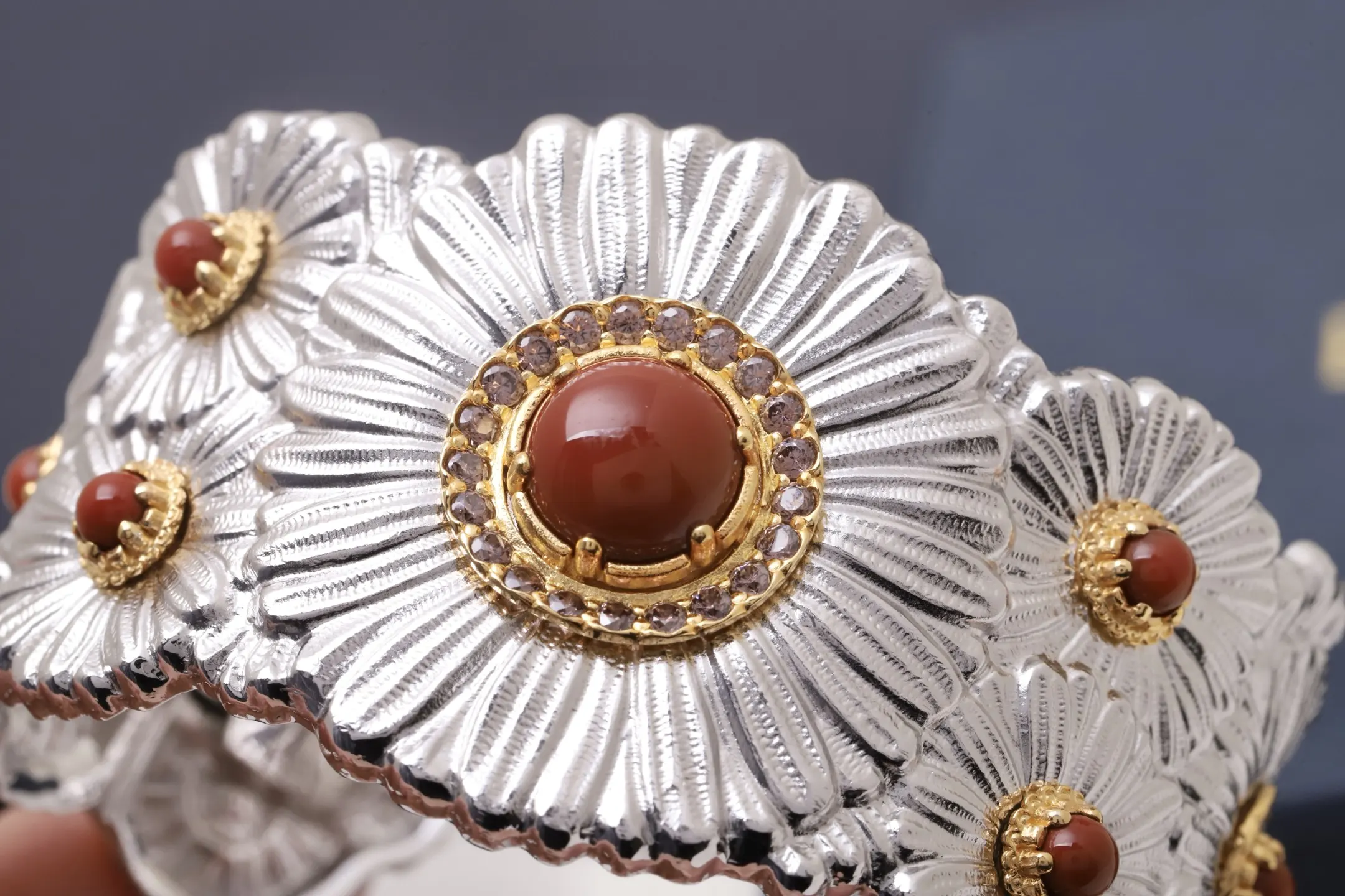 Buccellati Daisy Ruby Wide Cuff Bangle D261017505 — view 6