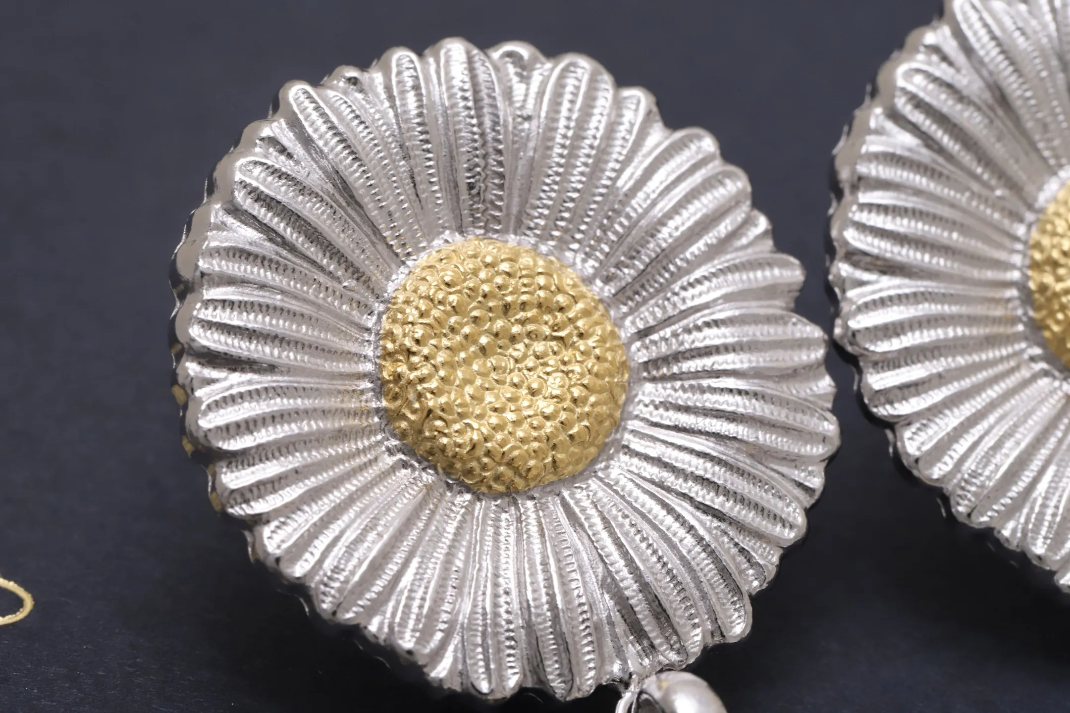 Buccellati Blossoms Daisy Three-Flower Drop Earrings D128516548 — view 5