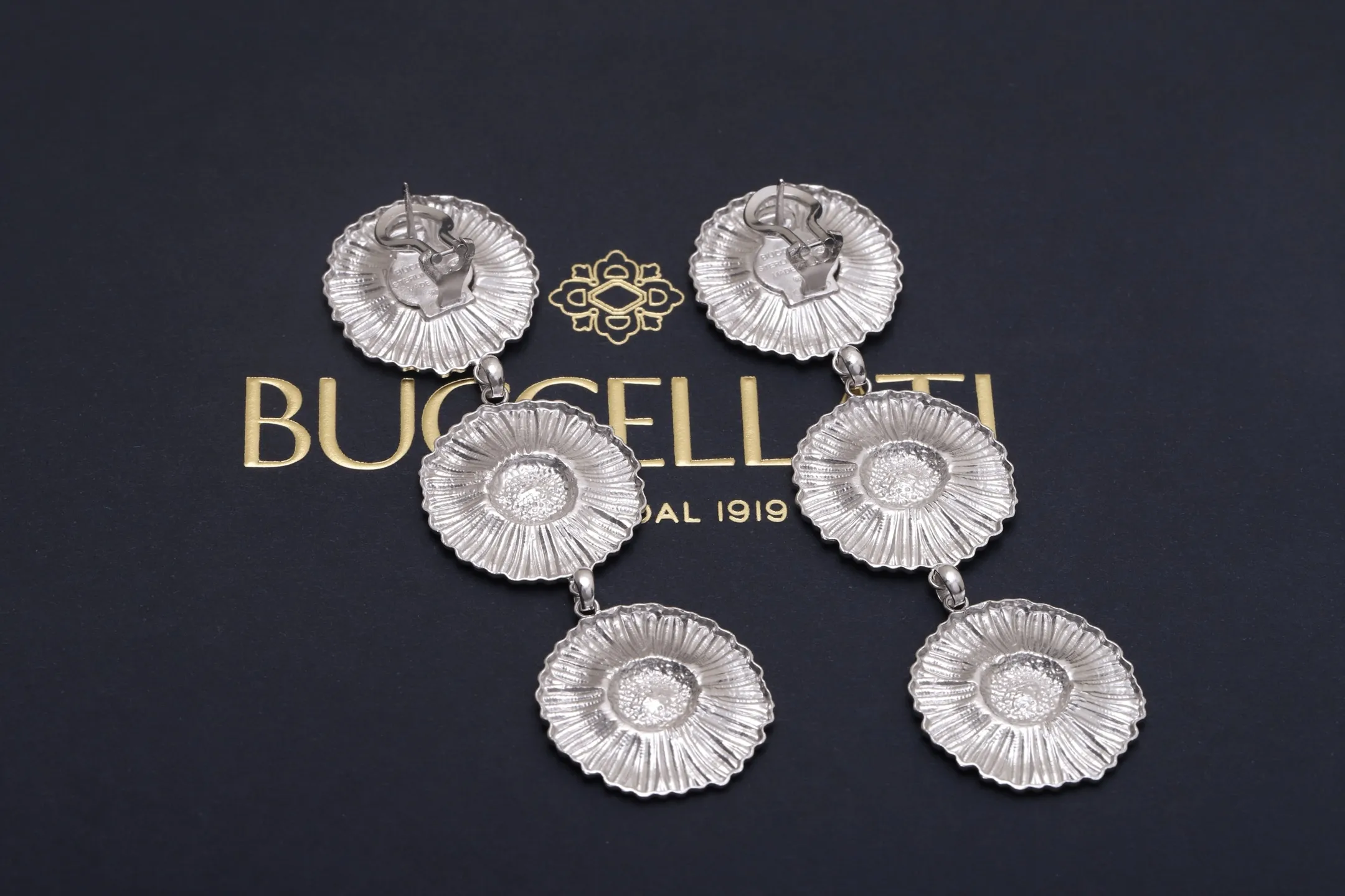 Buccellati Blossoms Daisy Three-Flower Drop Earrings D128516548 — view 7