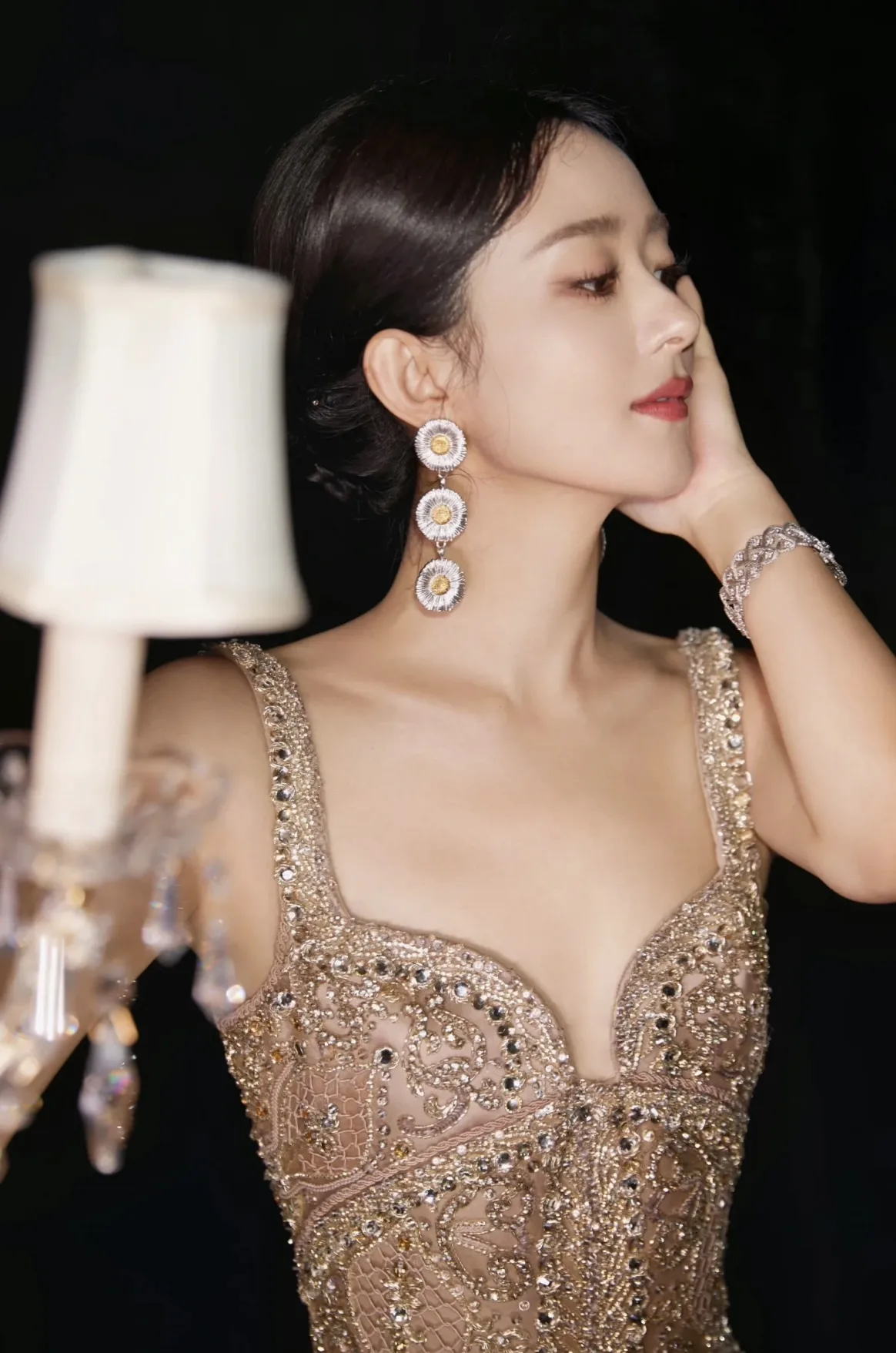 Buccellati Blossoms Daisy Three-Flower Drop Earrings D128516548 — view 8