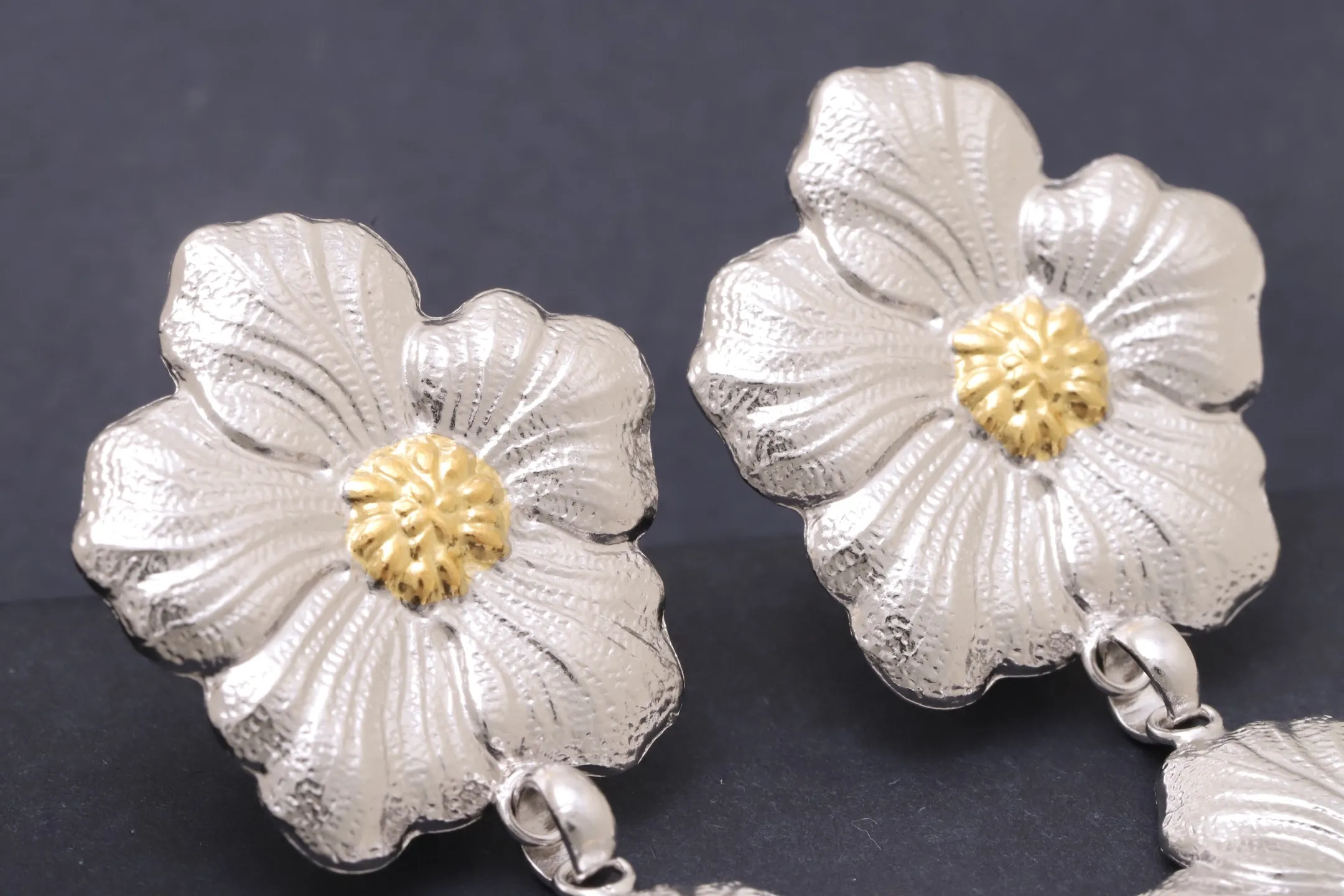 Buccellati Gardenia Triple Flower Drop Earrings D128516547 — view 4