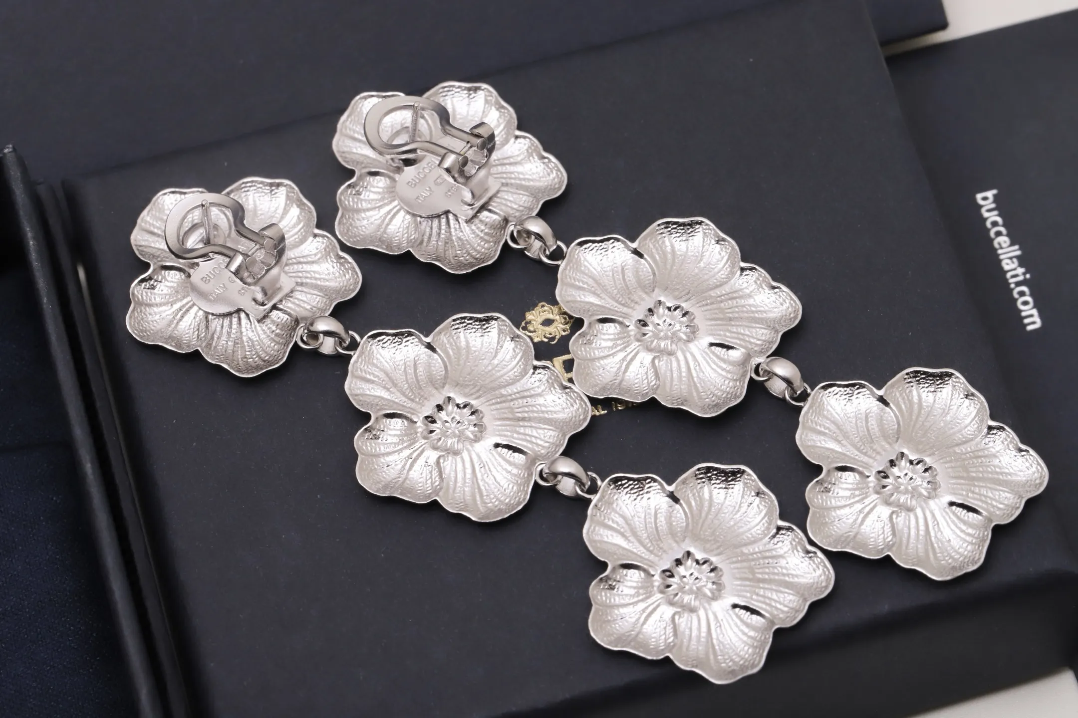 Buccellati Gardenia Triple Flower Drop Earrings D128516547 — view 5