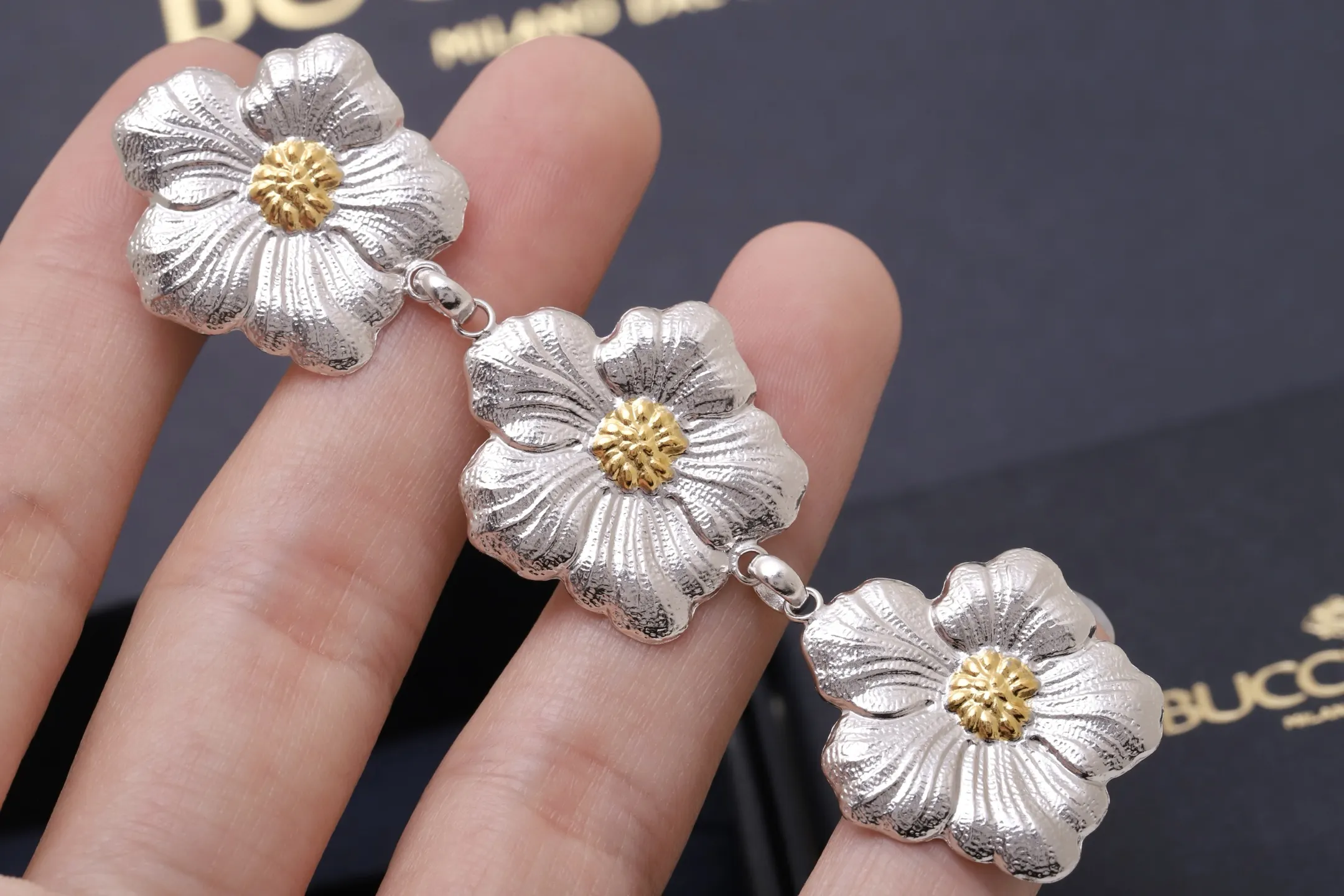 Buccellati Gardenia Triple Flower Drop Earrings D128516547 — view 7