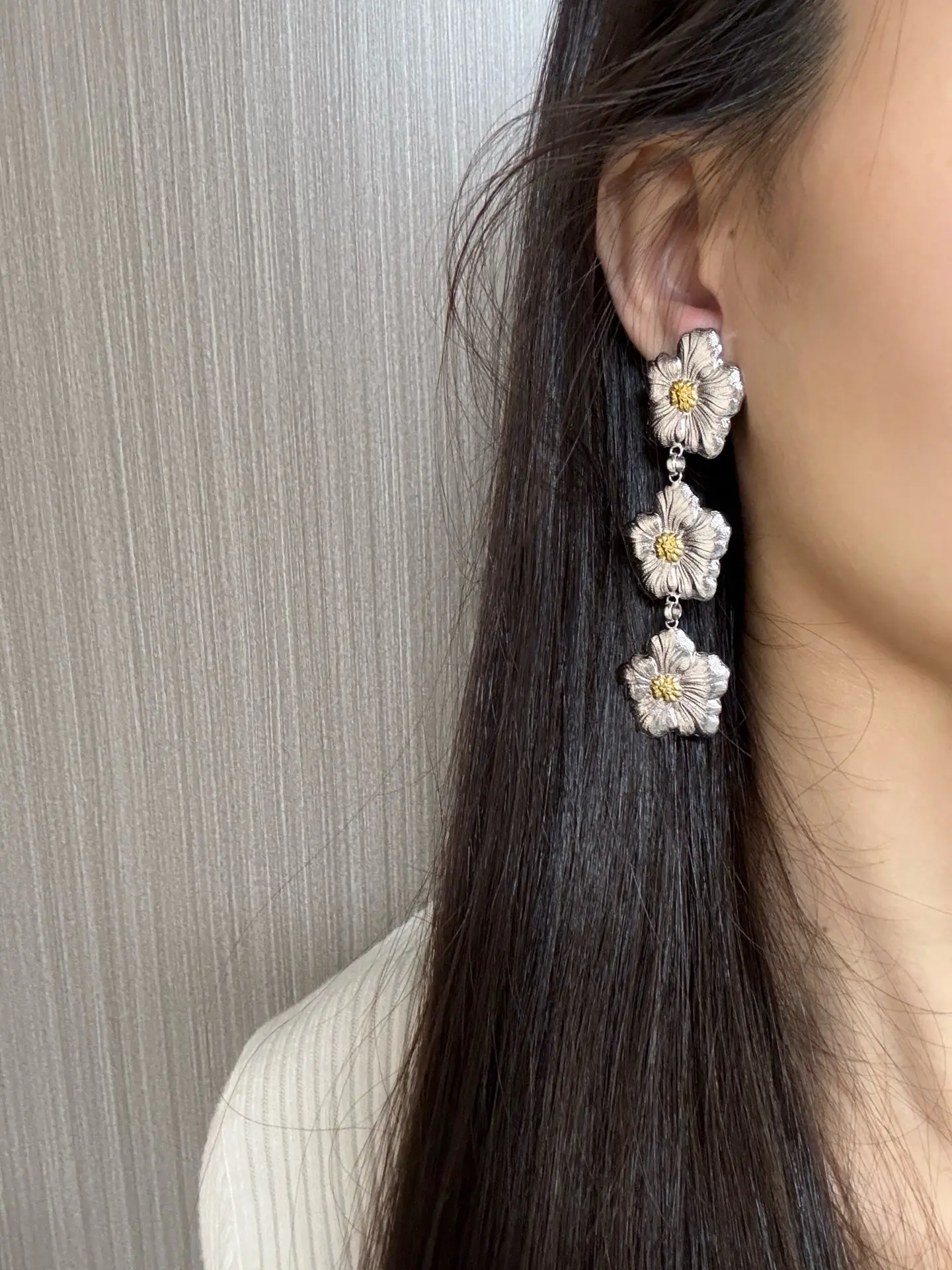 Buccellati Gardenia Triple Flower Drop Earrings D128516547 — view 8