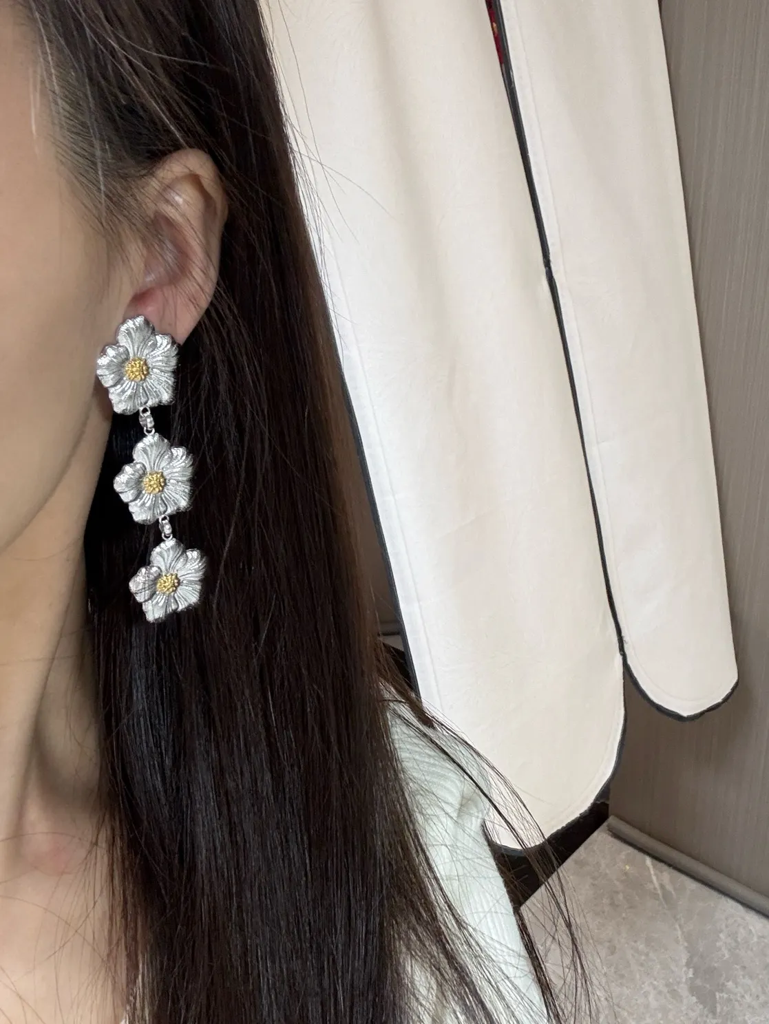 Buccellati Gardenia Triple Flower Drop Earrings D128516547 — view 9