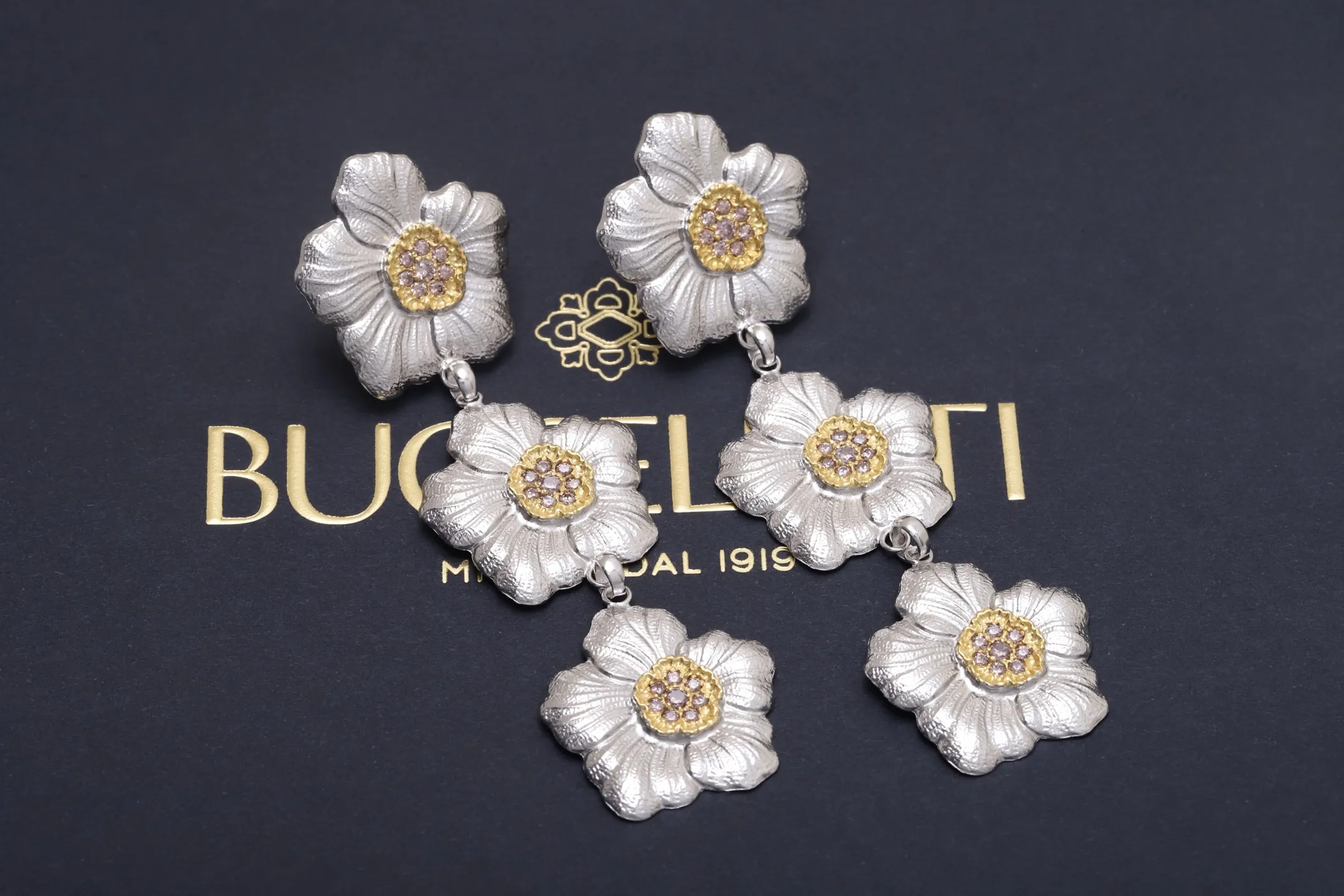 Buccellati Gardenia Triple Flower Drop Earrings D135016546 — view 3